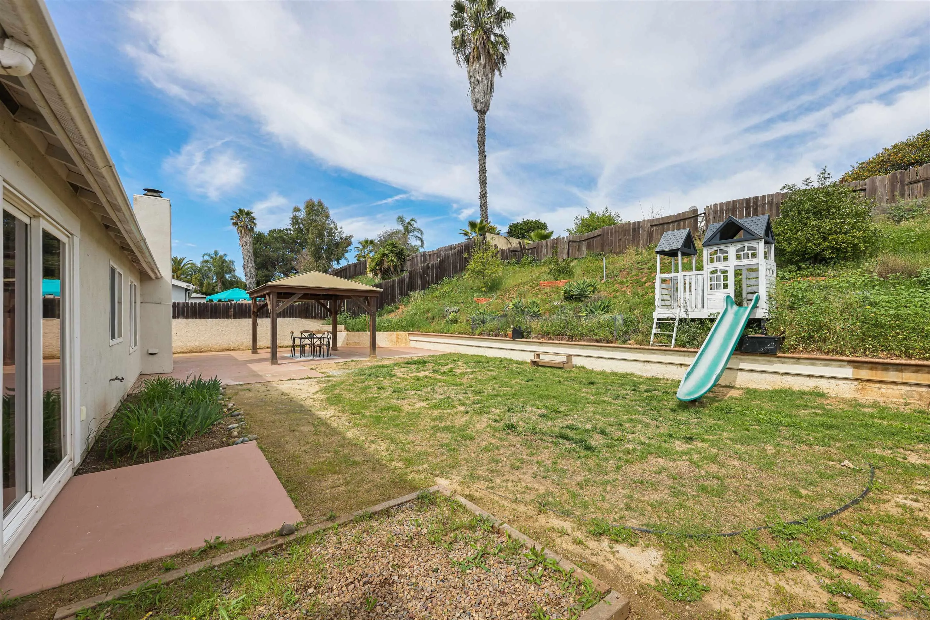 https://cdn.realtyfeed.com/cdn/127/260005375/6e98ebdd3b4c418275ff274e815d7449.webp