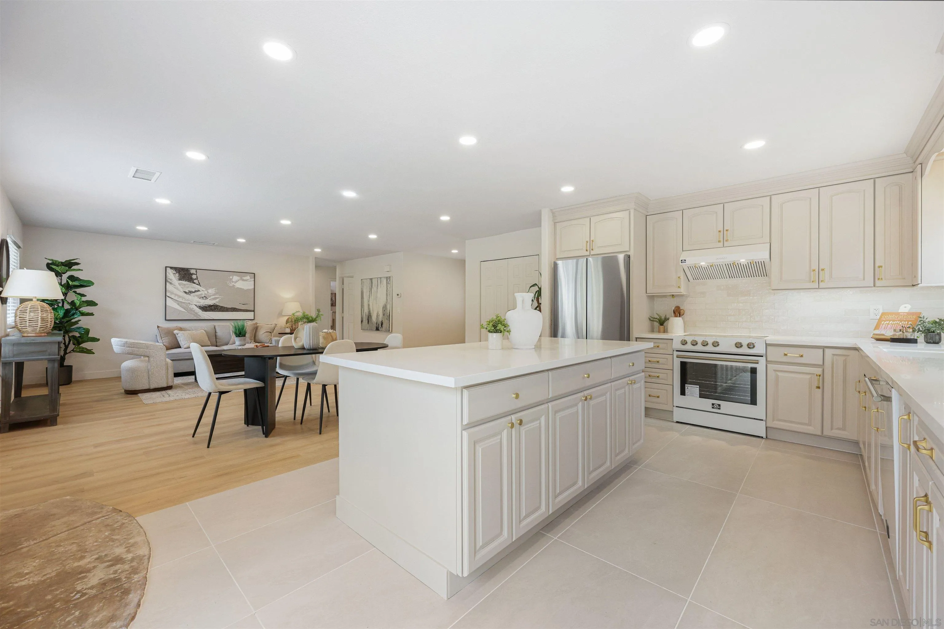 https://cdn.realtyfeed.com/cdn/127/260005375/7b5bf3c08897acab7df5f6b3305dcb1a.webp