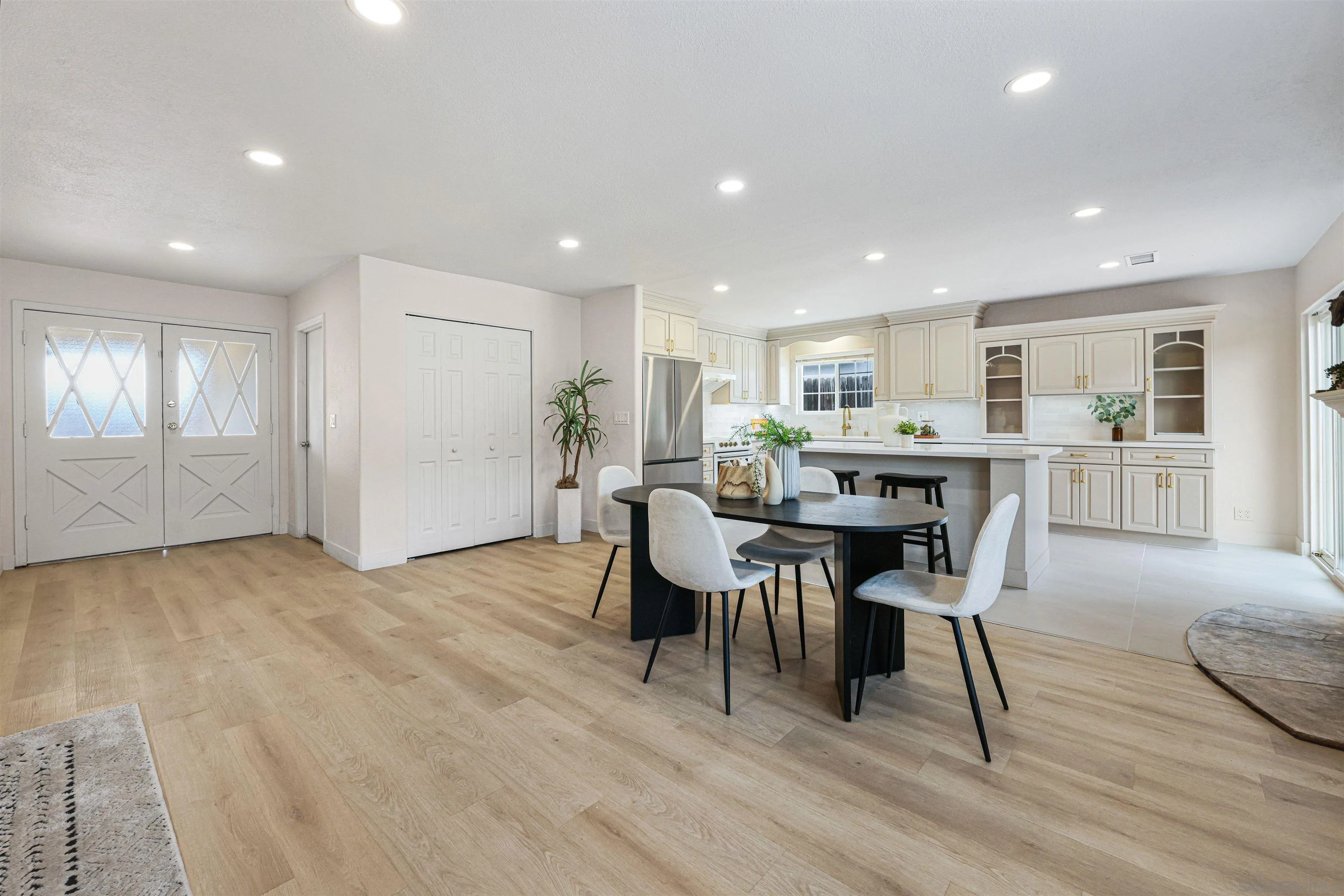 https://cdn.realtyfeed.com/cdn/127/260005375/8a9f14ab11bd92110a972cad63be017f.webp