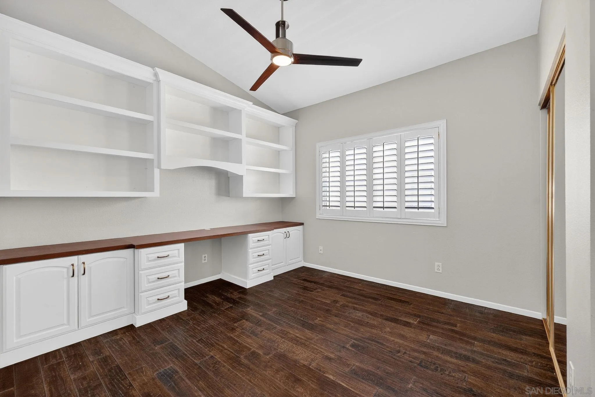 https://cdn.realtyfeed.com/cdn/127/260005380/9df52663a11237baf3dffc52b6c3084d.webp
