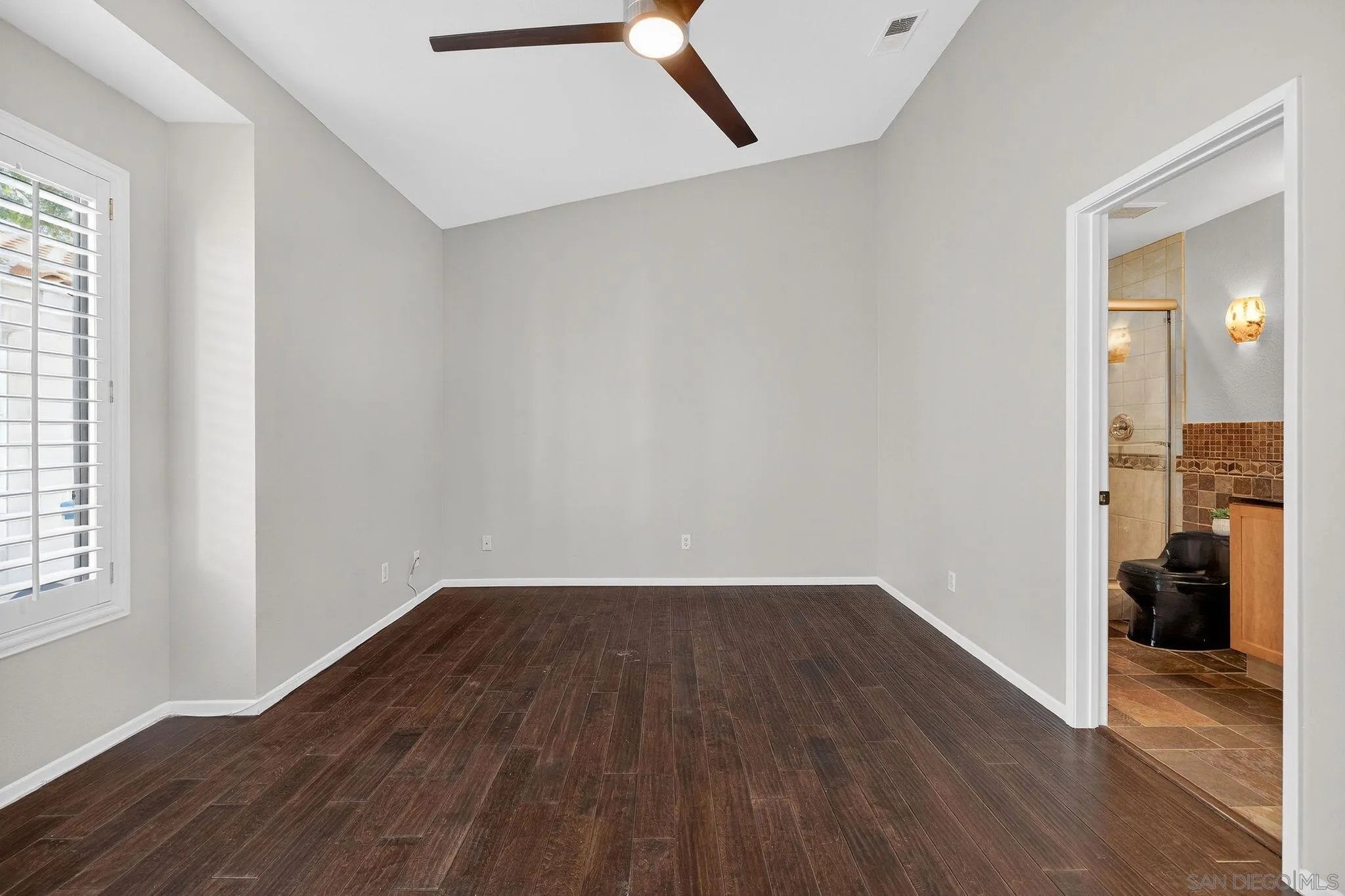https://cdn.realtyfeed.com/cdn/127/260005380/bc31bbcf2a8903959ae0dde69c43a1c4.webp