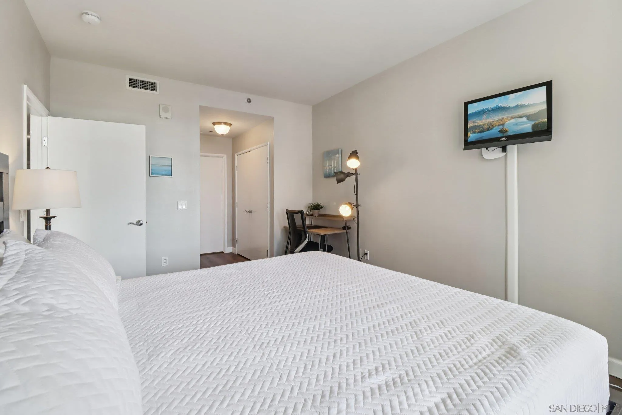 https://cdn.realtyfeed.com/cdn/127/260005381/2158c27f718d37f54bfcb6bf02e75c01.webp