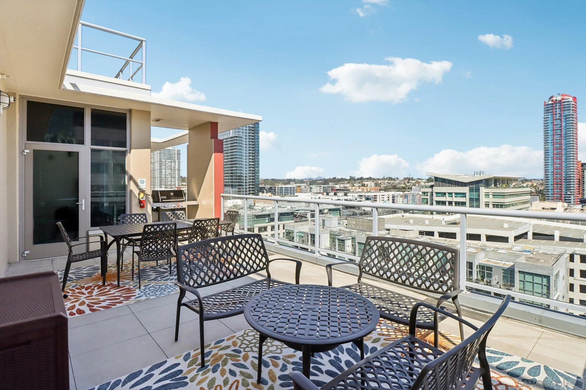 https://cdn.realtyfeed.com/cdn/127/260005381/5f392323303c642202efa0430c57126c.webp