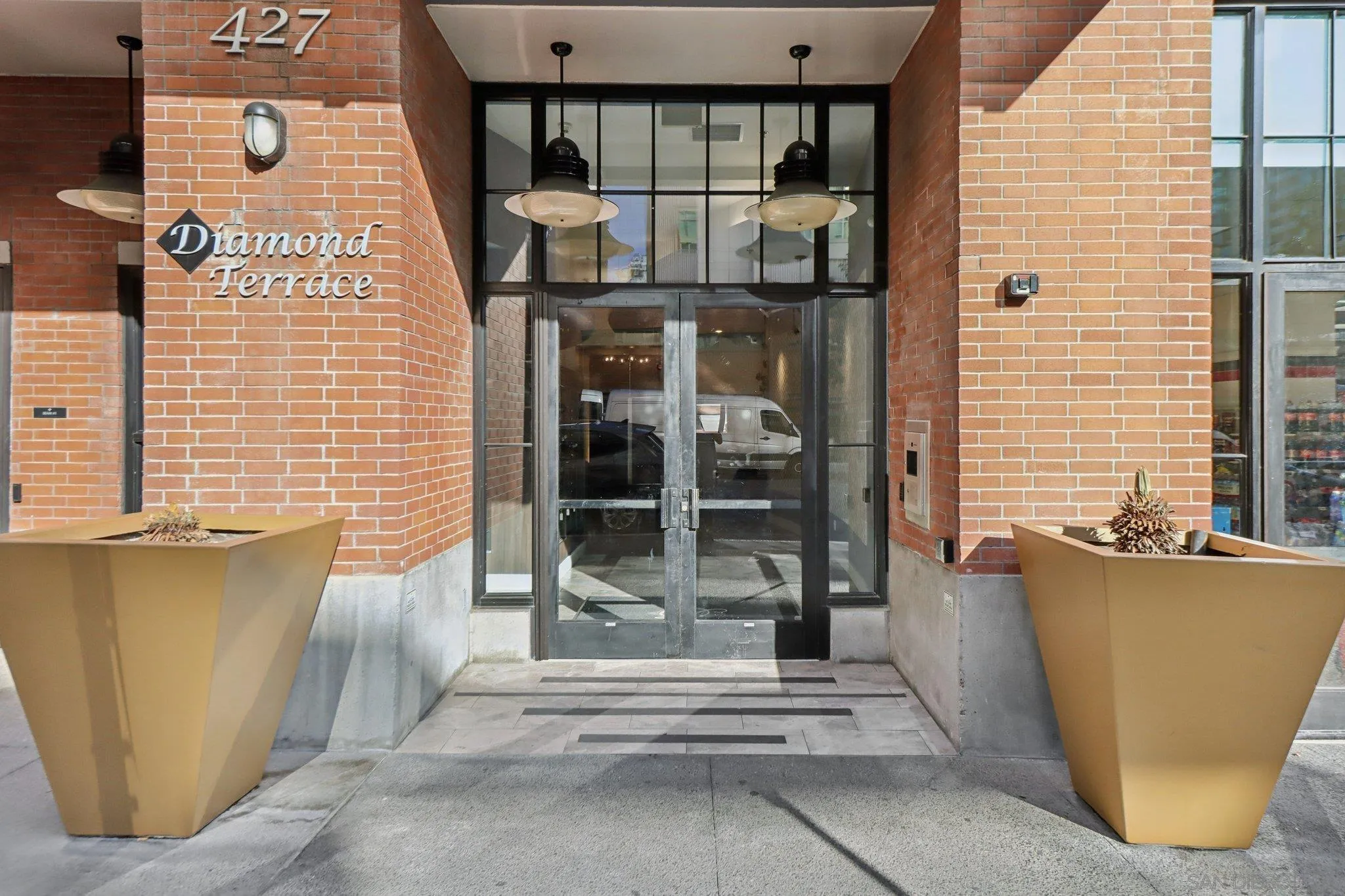 https://cdn.realtyfeed.com/cdn/127/260005381/648cb831d5104ac0ae20aca4a4c889ca.webp