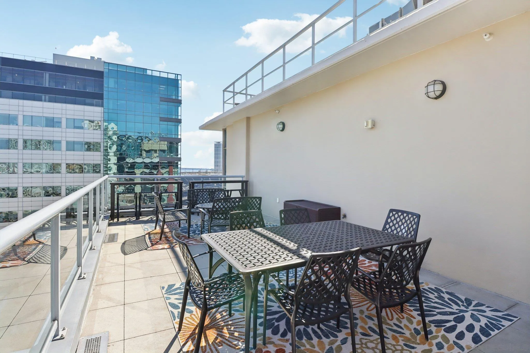 https://cdn.realtyfeed.com/cdn/127/260005381/7607eb584329f23a4f7814592c7ad5c0.webp