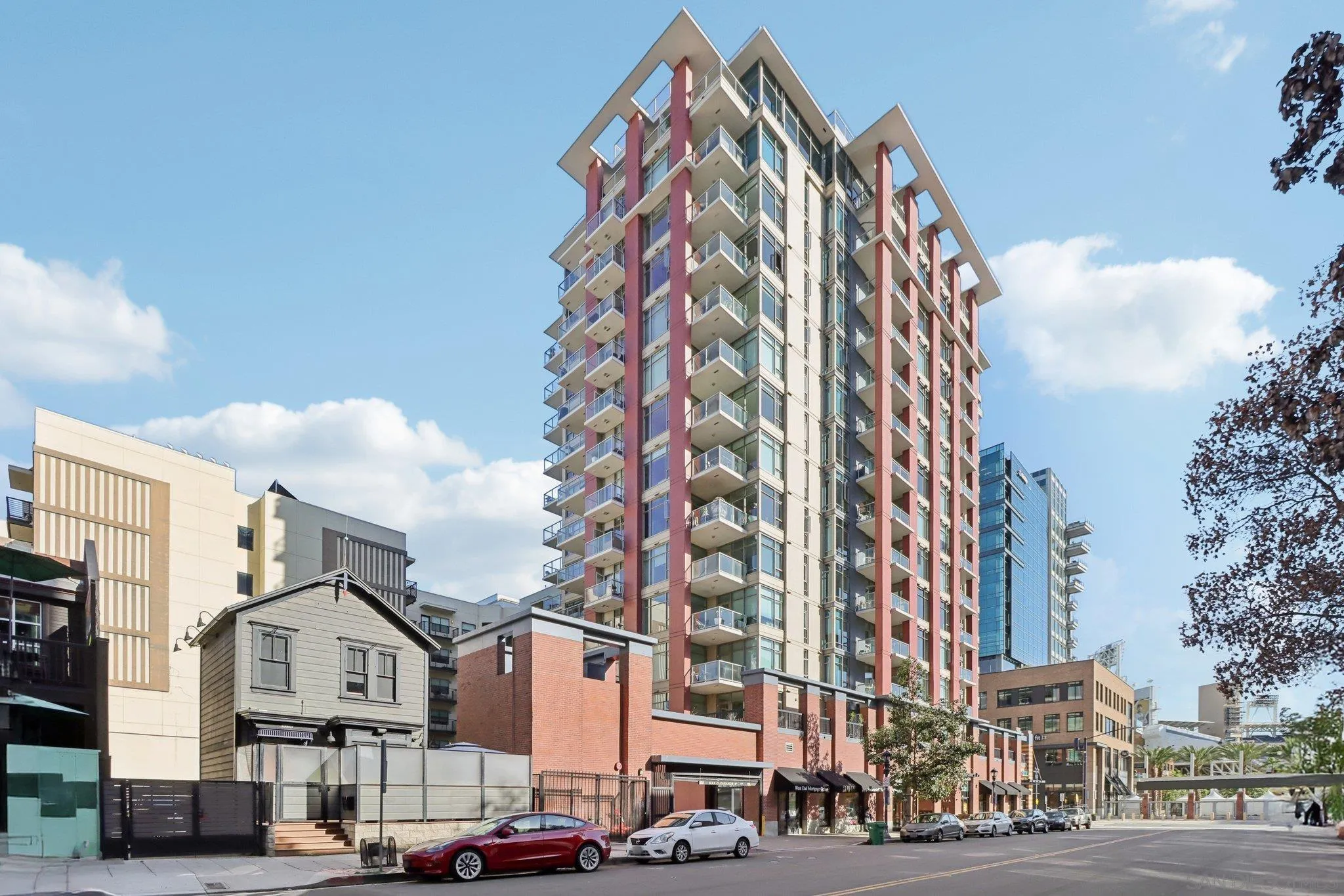 https://cdn.realtyfeed.com/cdn/127/260005381/b0ca2acdcaa8e08a6d61059563cb910b.webp