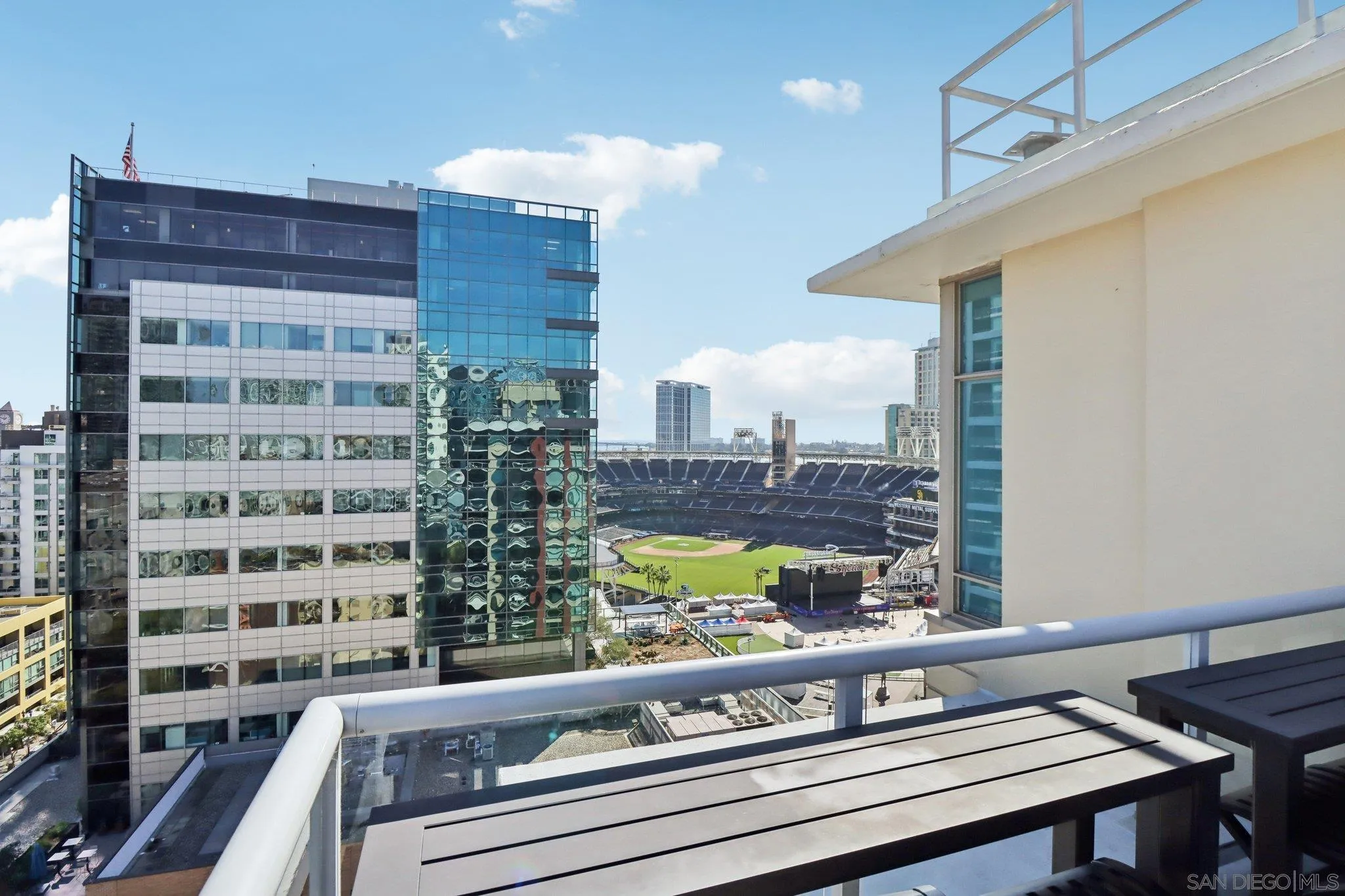 https://cdn.realtyfeed.com/cdn/127/260005381/bf570334ca6f59b233785a46292efa26.webp
