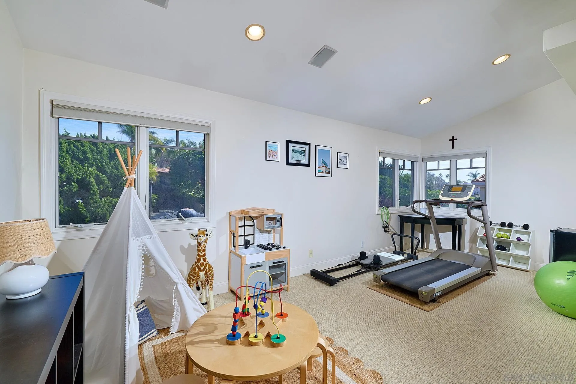 https://cdn.realtyfeed.com/cdn/127/260005382/b1303682c17dd5667dc206bc960dac12.webp