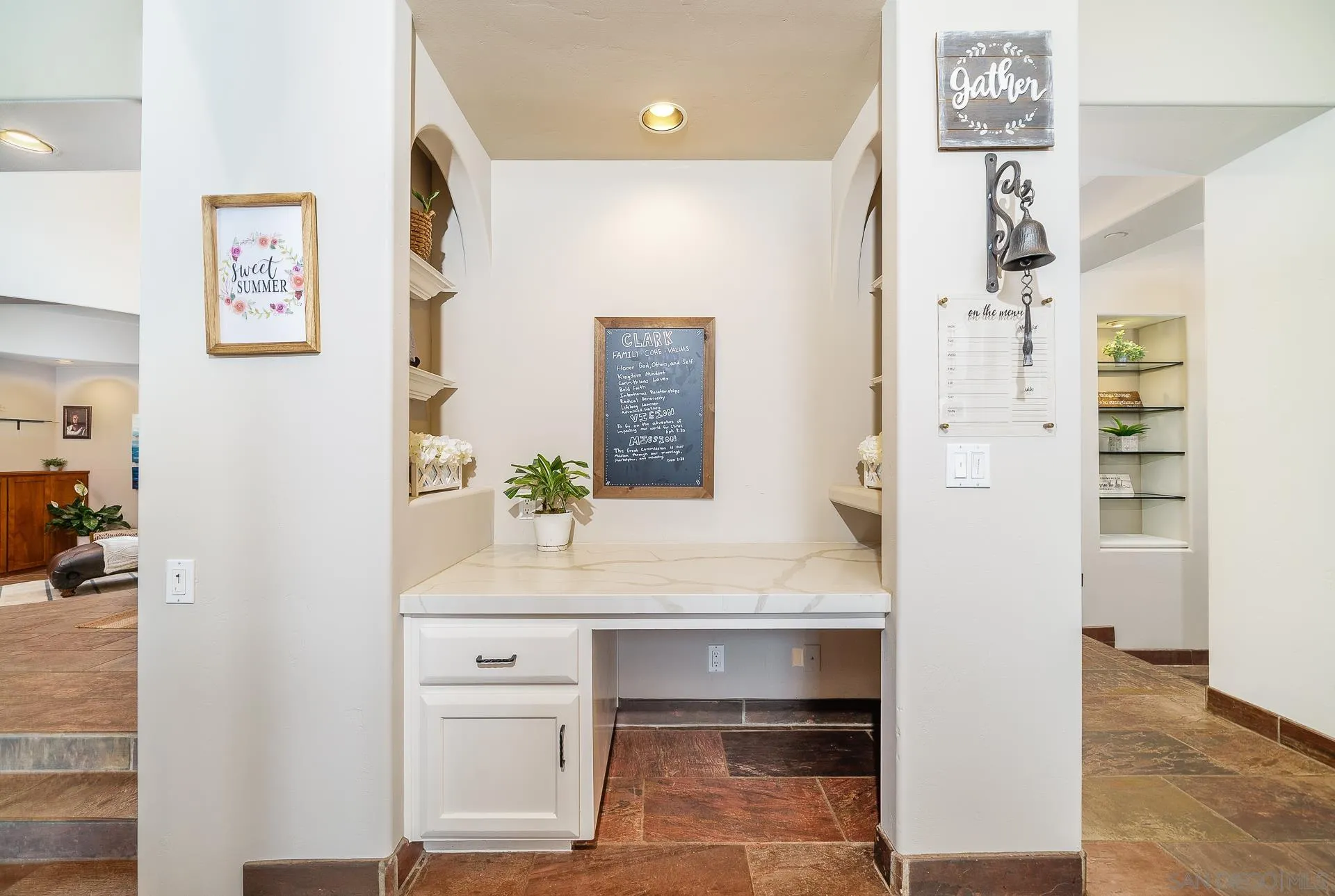 https://cdn.realtyfeed.com/cdn/127/260005384/4fbeb92331f7bc95af27996c93443fe0.webp
