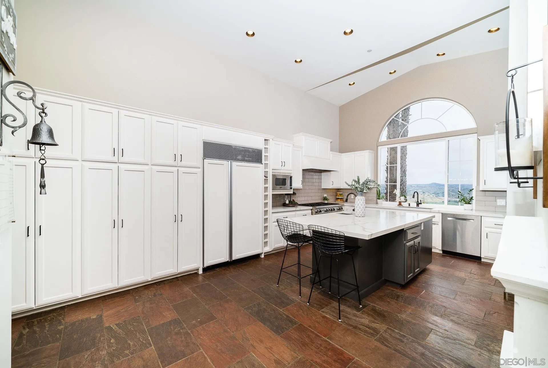 https://cdn.realtyfeed.com/cdn/127/260005384/a23b4277709df18422d6d90cdb92f3ad.webp