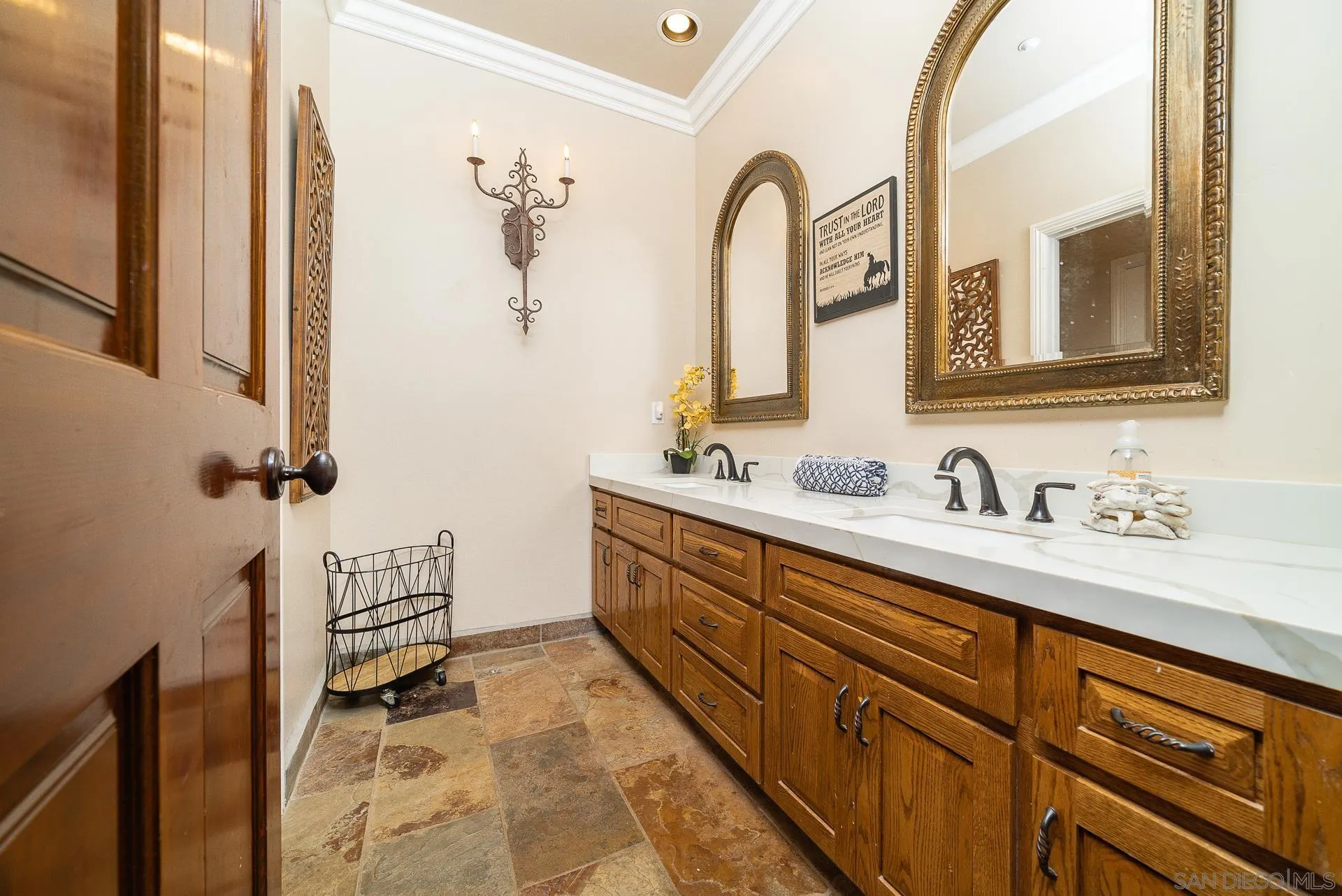 https://cdn.realtyfeed.com/cdn/127/260005384/d217a2a30ab07d605d115ab5d5a0606b.webp