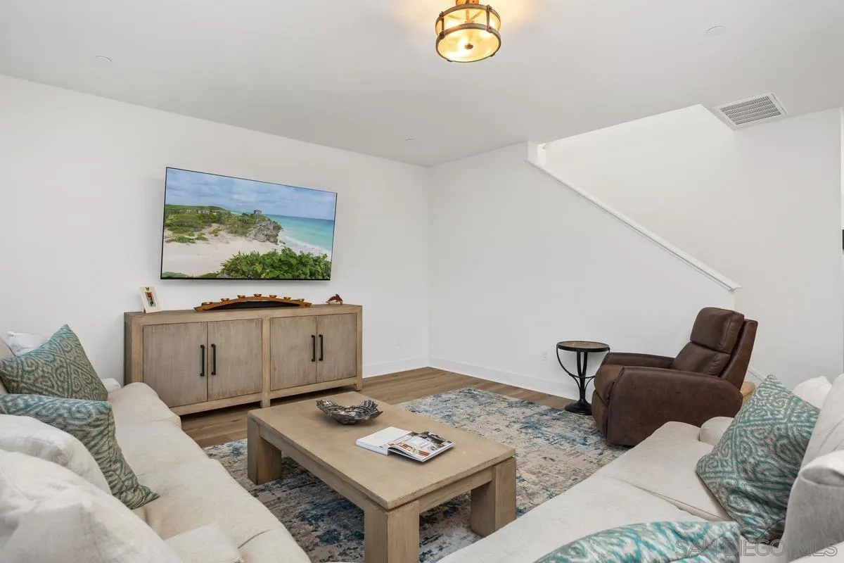 https://cdn.realtyfeed.com/cdn/127/260005385/7b9f0c905934f54e0557b721979c3e67.webp