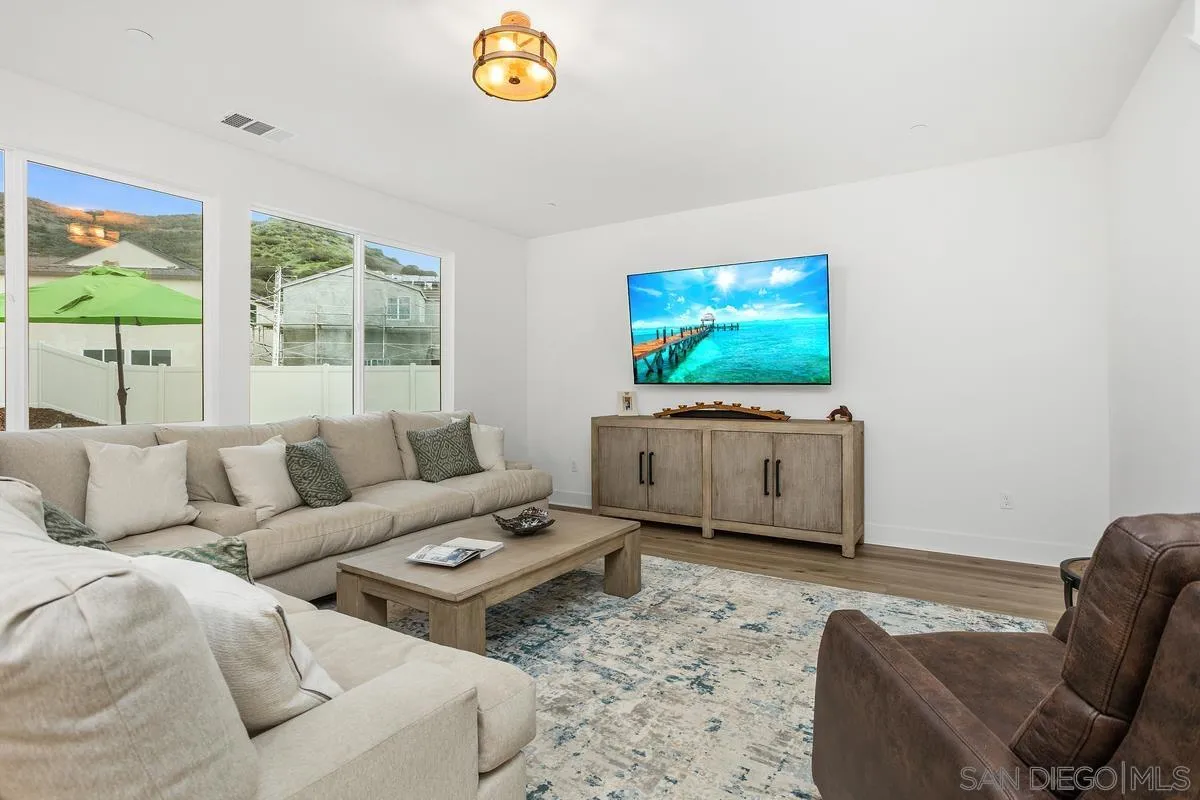 https://cdn.realtyfeed.com/cdn/127/260005385/db3083083b5464b963823993460444bf.webp