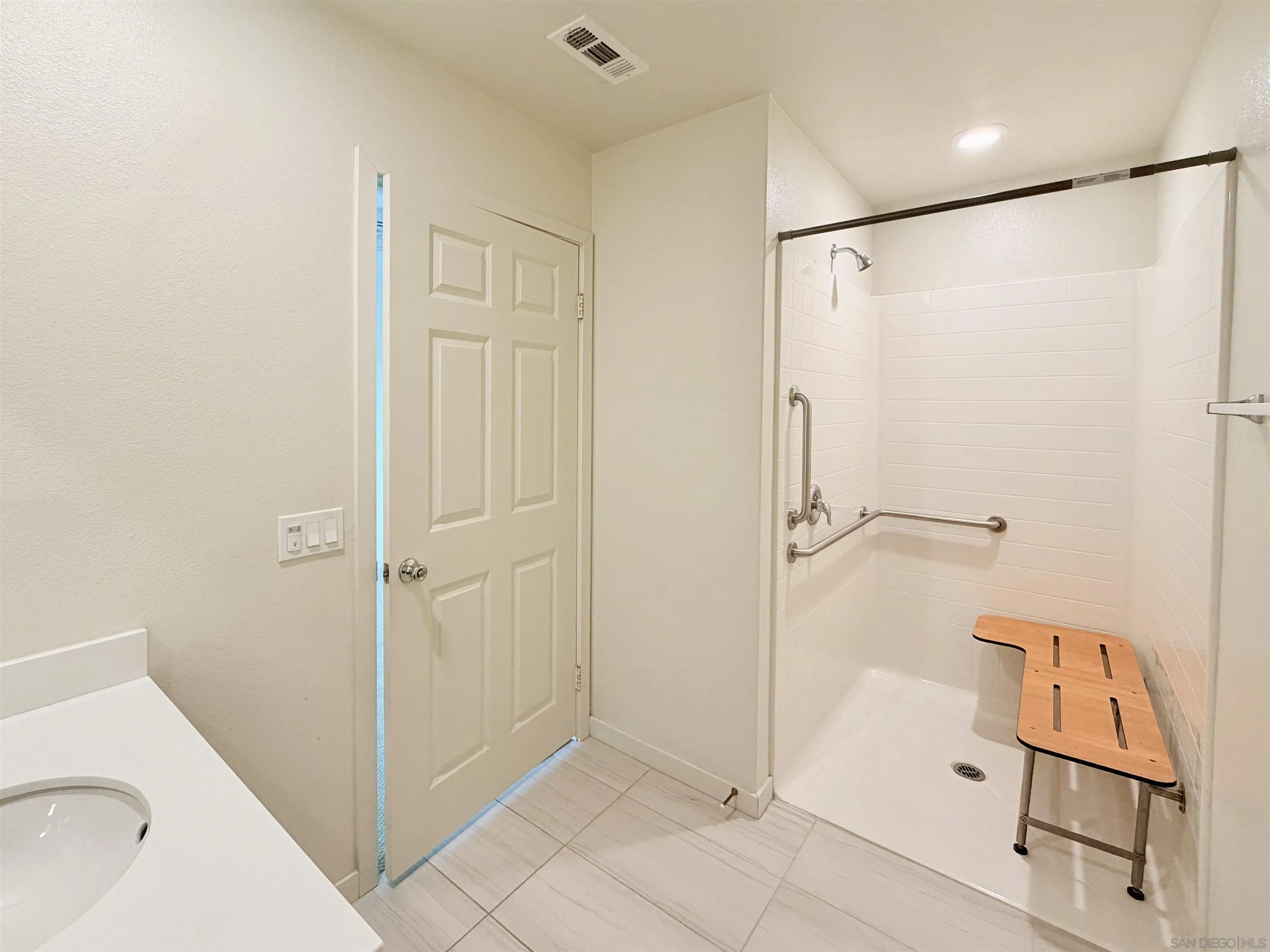 Photo #8: 260005387 Listing: Photo #8