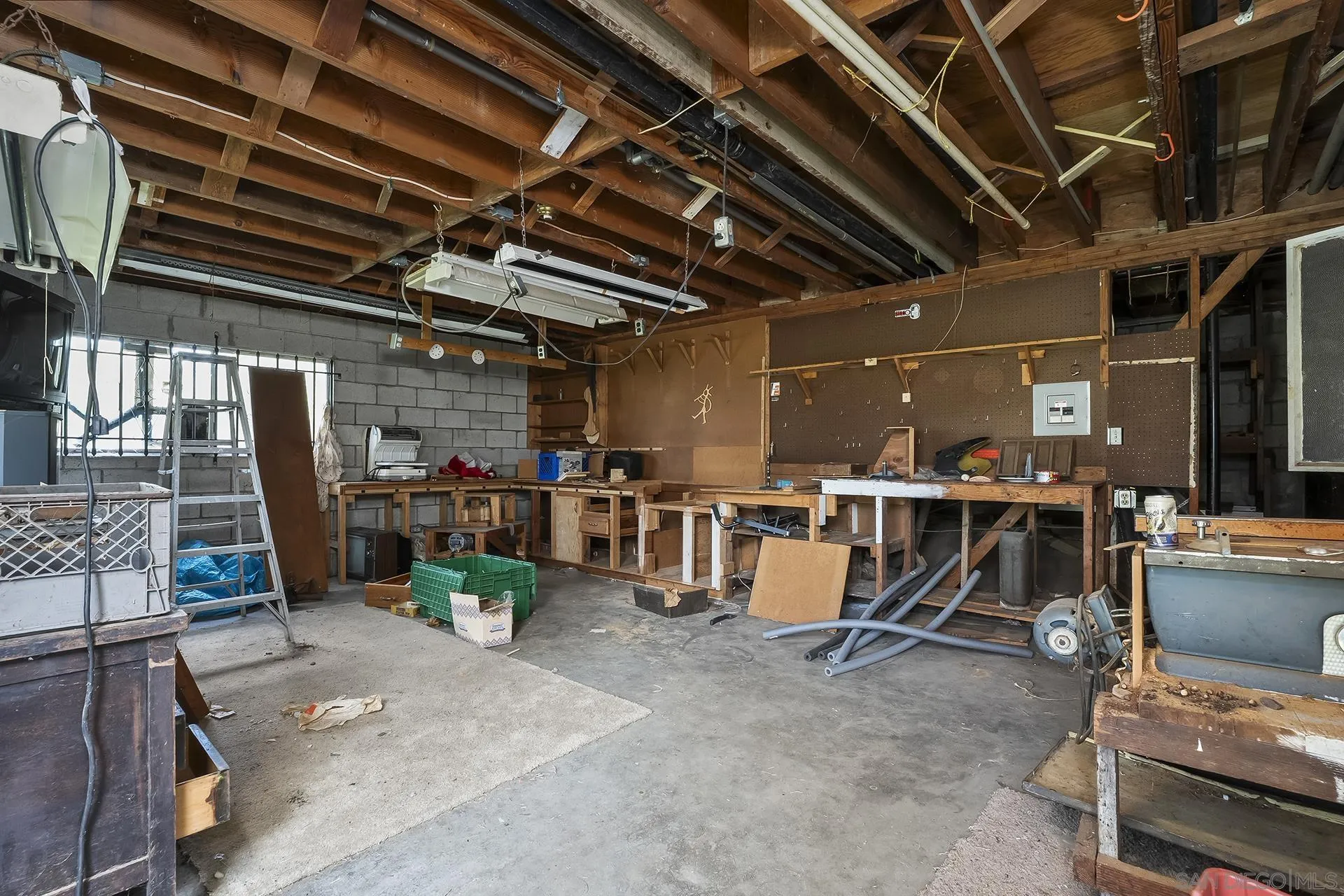 https://cdn.realtyfeed.com/cdn/127/260005391/2b07b0ba49de5562b1ac4c111537a3f7.webp