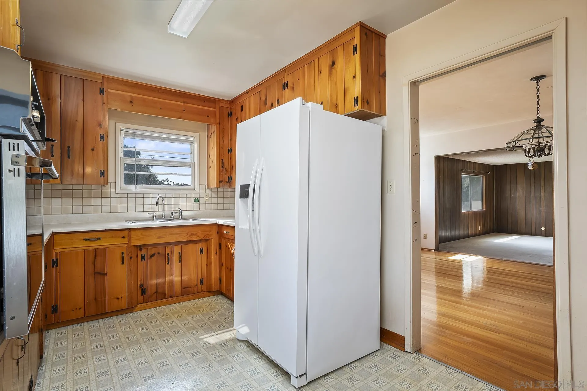 https://cdn.realtyfeed.com/cdn/127/260005391/83b47bce3e97af524cde6c6e9316dbbf.webp