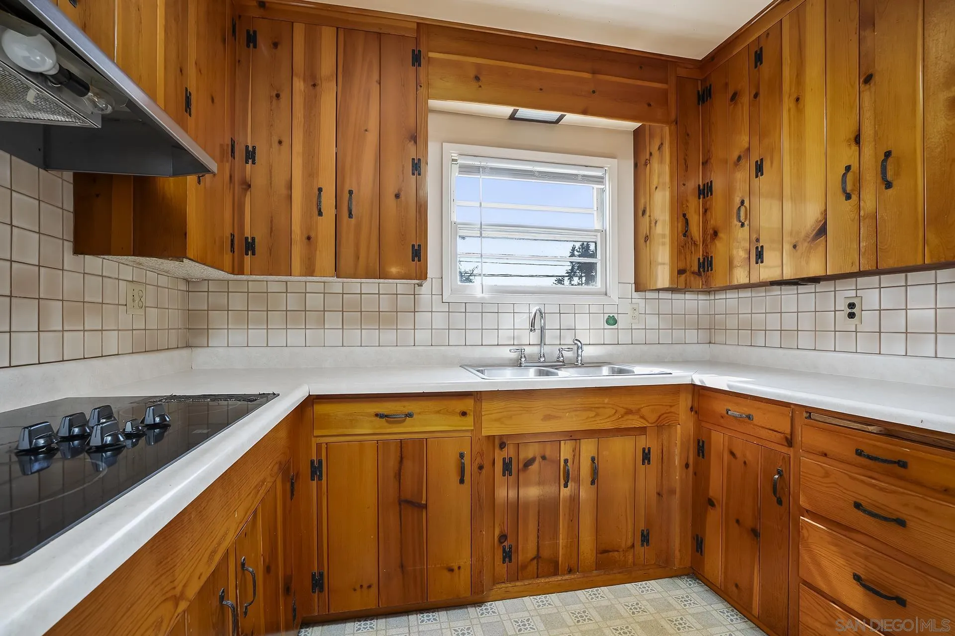 https://cdn.realtyfeed.com/cdn/127/260005391/c0368c7d6b162b767a64c96c14a16e36.webp