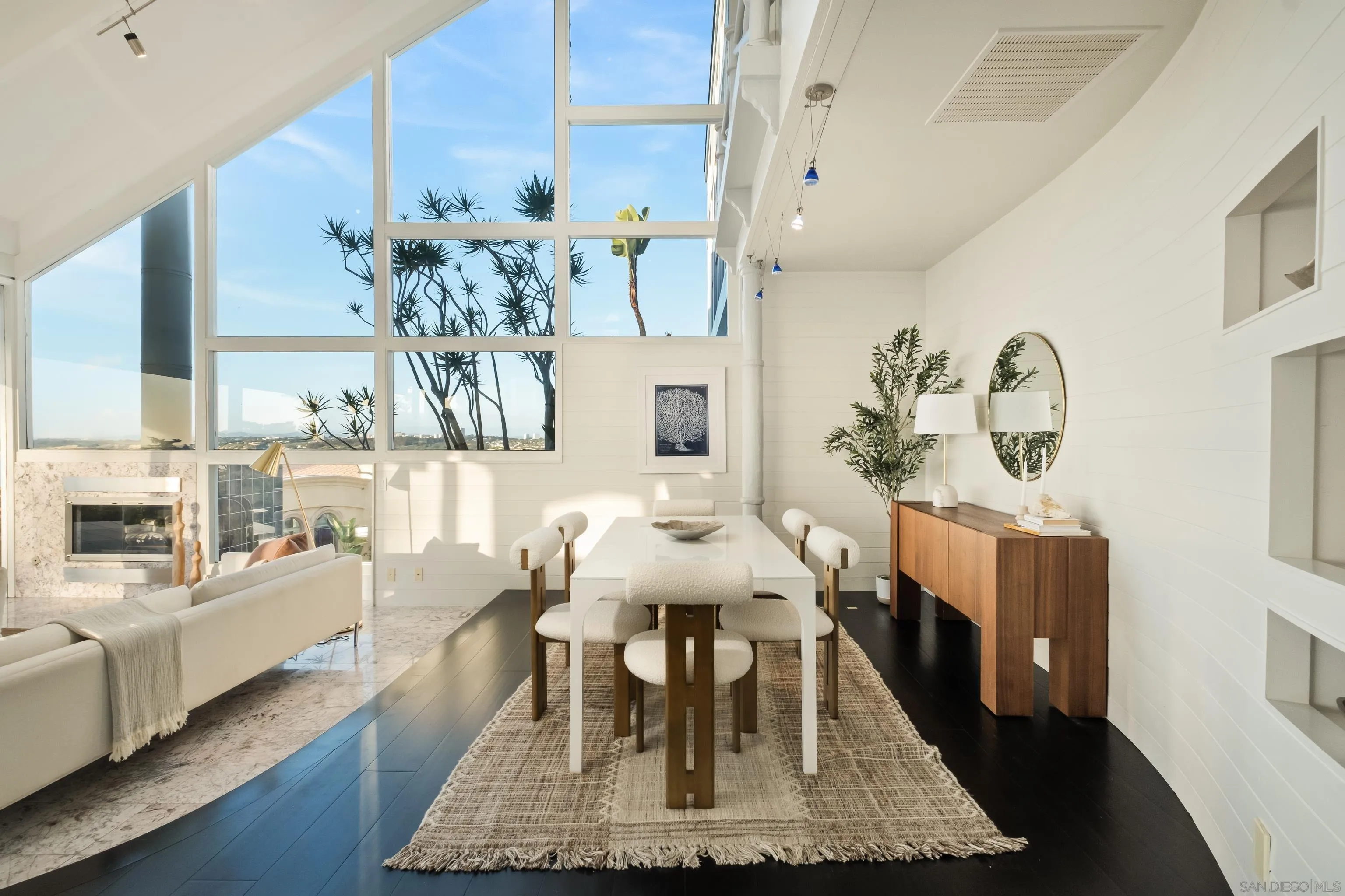 https://cdn.realtyfeed.com/cdn/127/260005394/0614a985cfa1dbe88dd75849e947bc15.webp