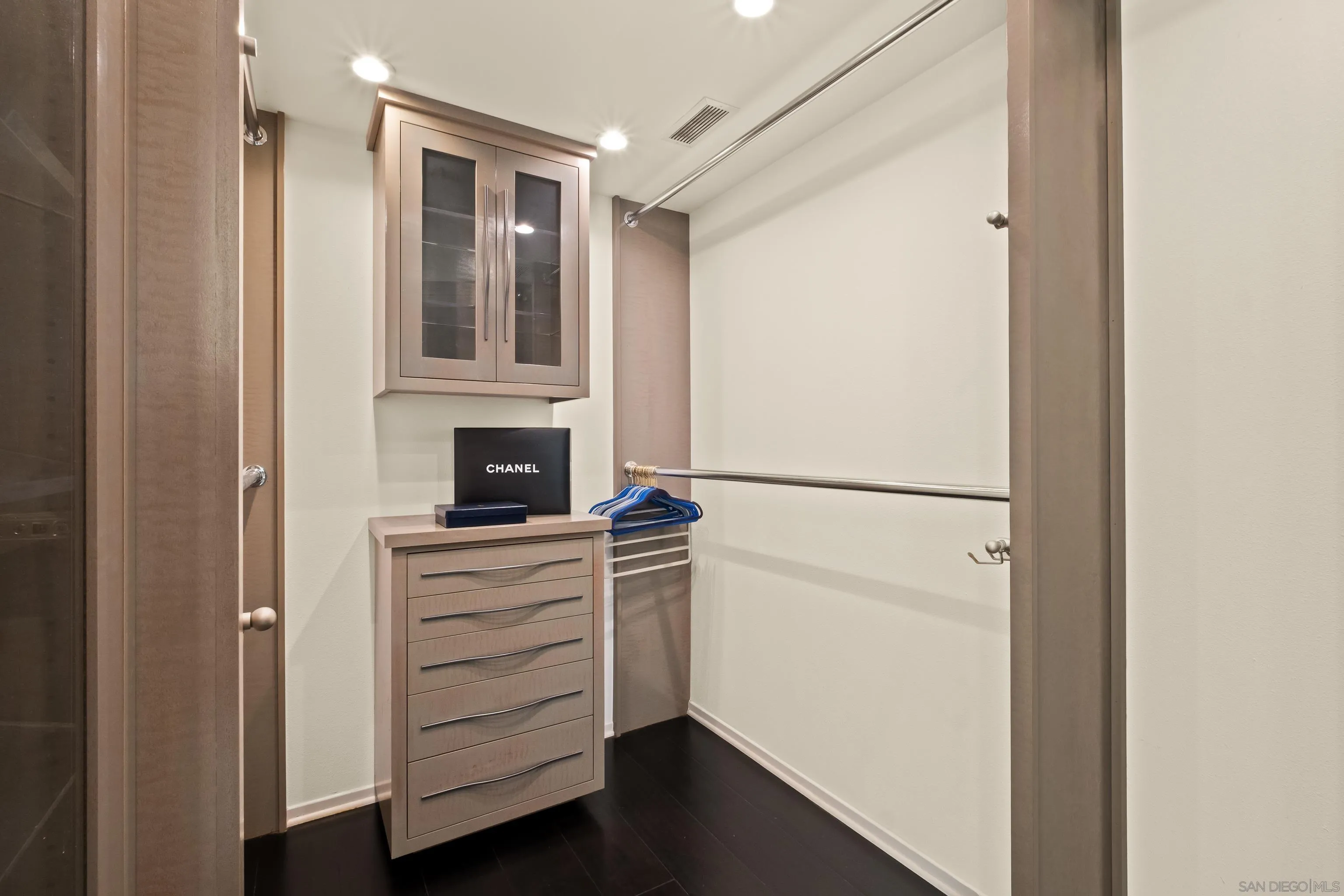 https://cdn.realtyfeed.com/cdn/127/260005394/dfff28e17889a066b214114b97fc1fef.webp