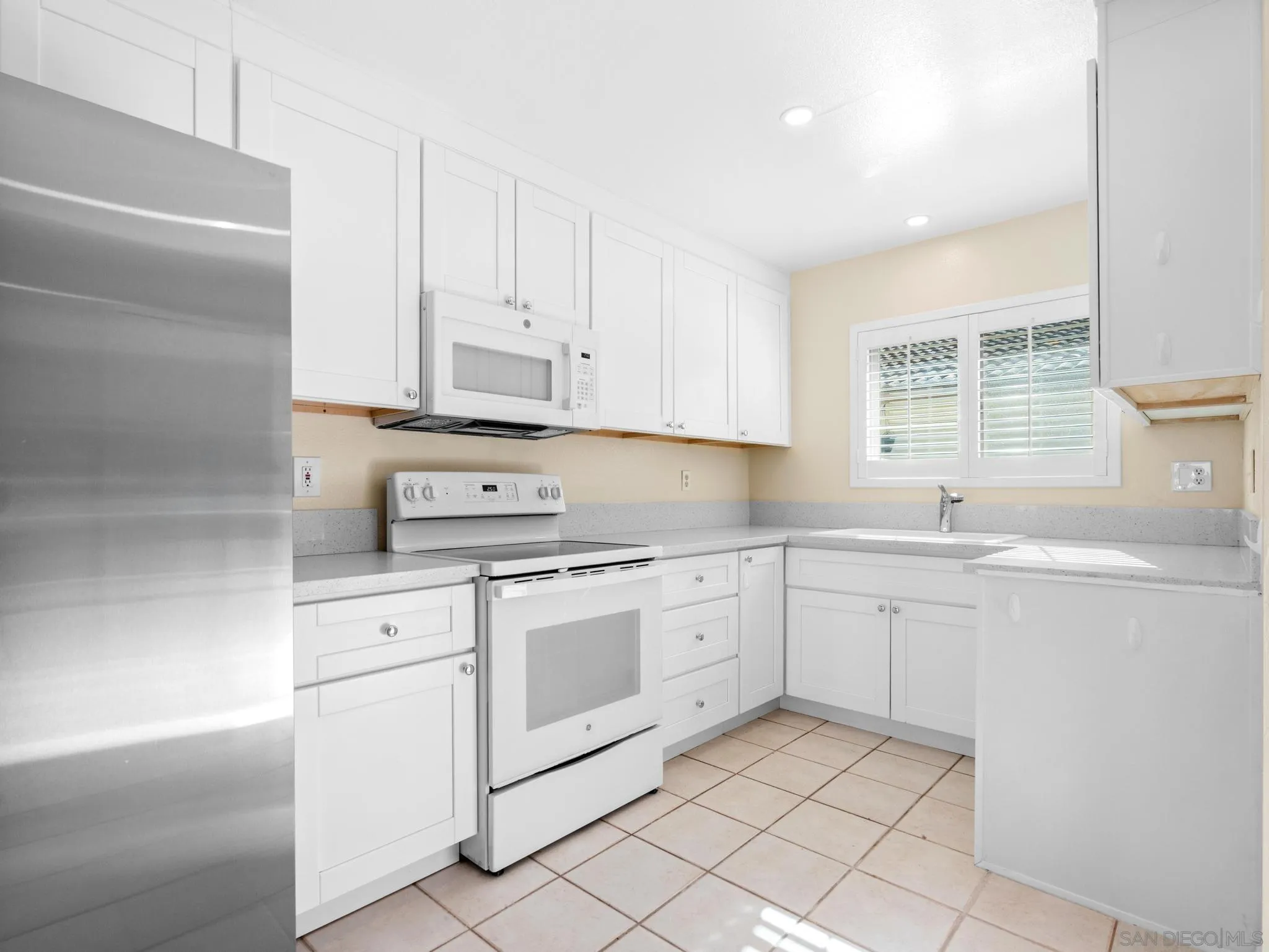 https://cdn.realtyfeed.com/cdn/127/260005398/2f4abd5451d50388bab04acd32115298.webp