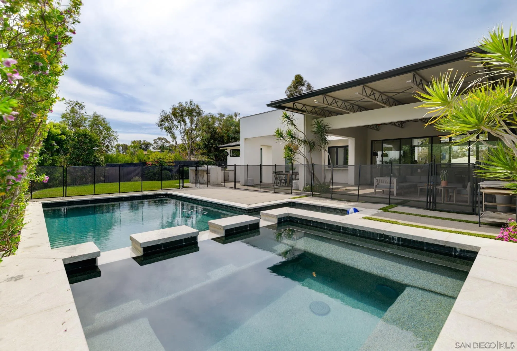 https://cdn.realtyfeed.com/cdn/127/260005405/1564a40254332539f094e755a43c00c0.webp