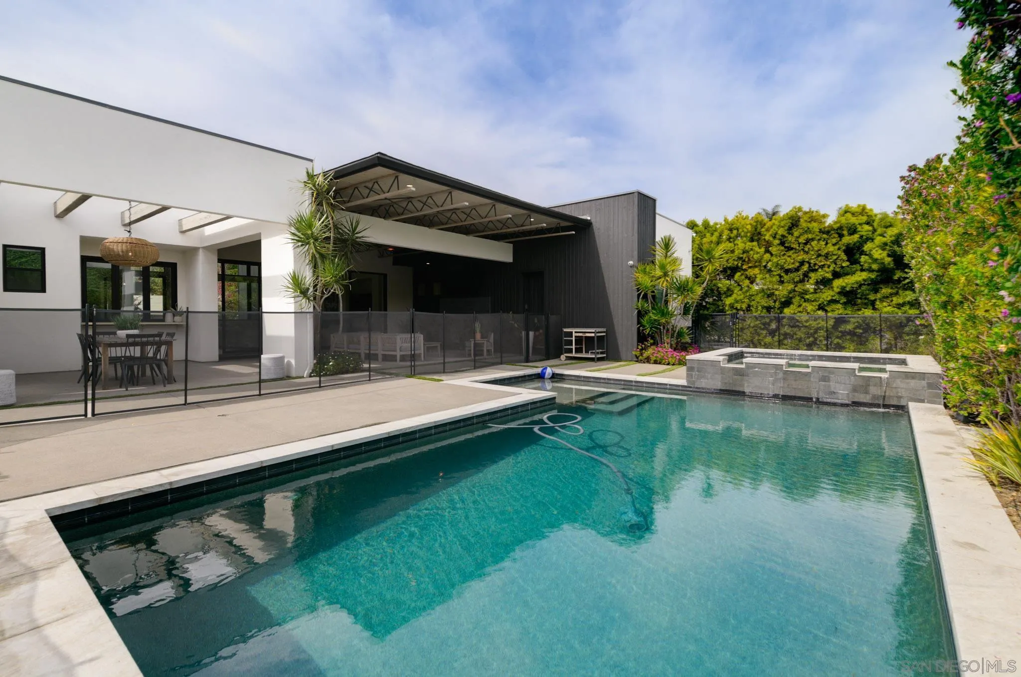 https://cdn.realtyfeed.com/cdn/127/260005405/28332587ef56a2a6ce6f0ae113a84a13.webp