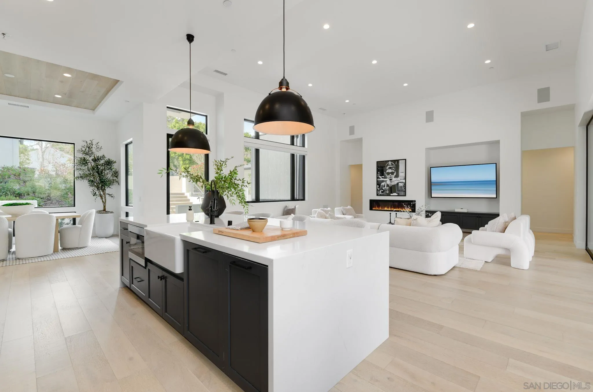 https://cdn.realtyfeed.com/cdn/127/260005405/4ac9fcfaf4511121511fe11871438cea.webp