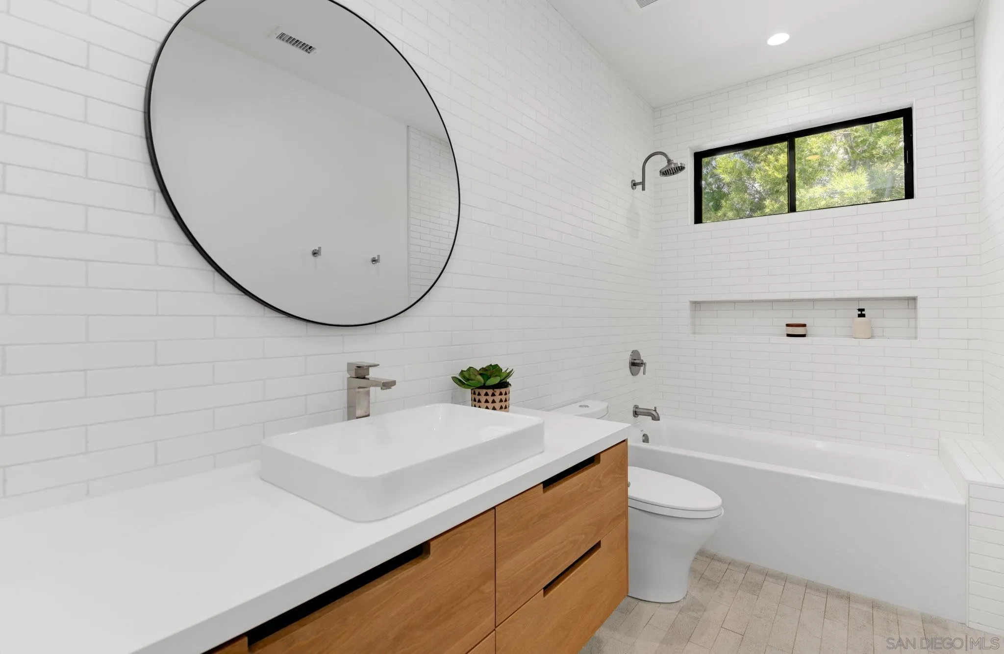 https://cdn.realtyfeed.com/cdn/127/260005405/56843cefe08d702be2e57390f713a85b.webp