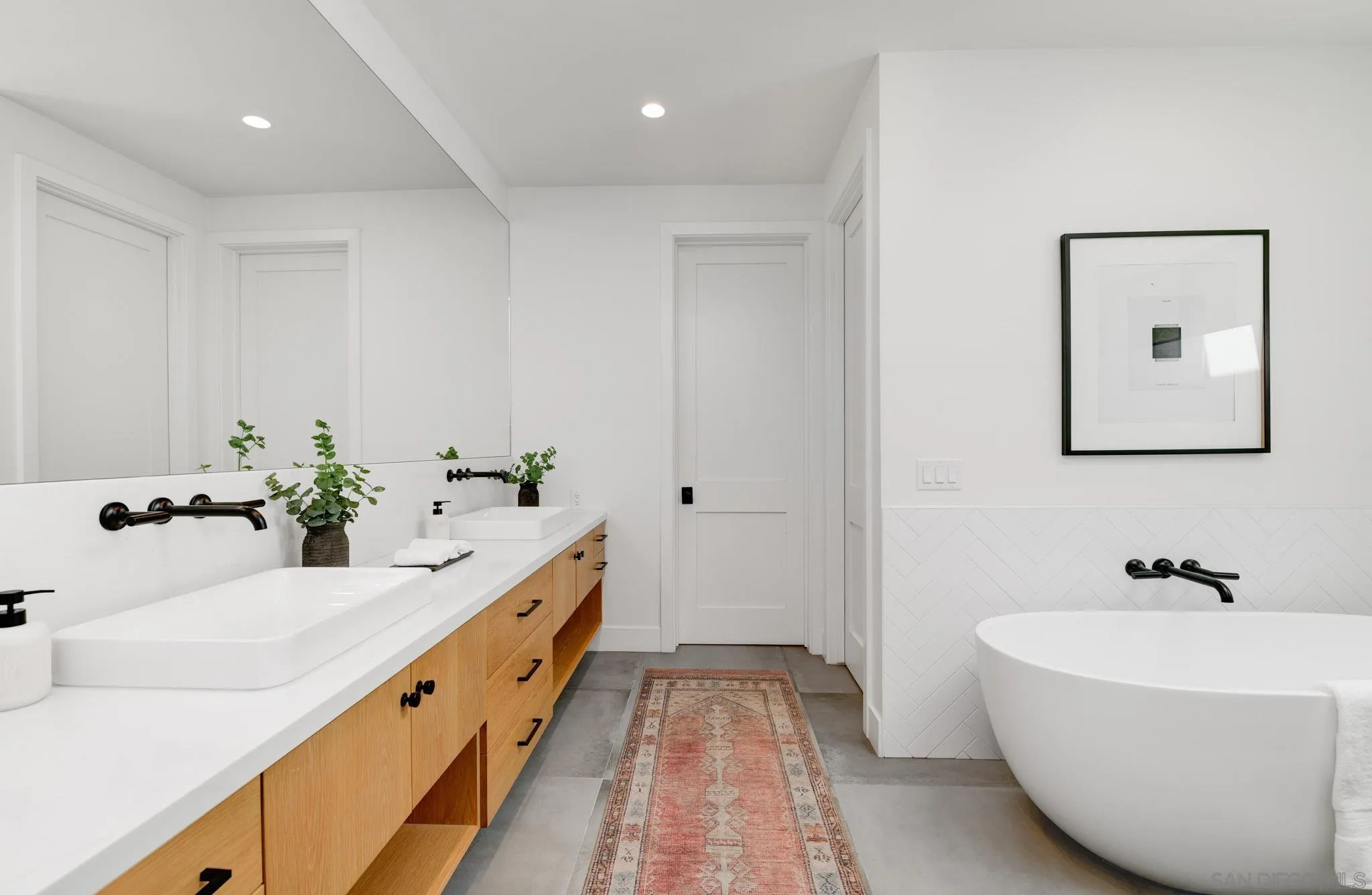 https://cdn.realtyfeed.com/cdn/127/260005405/6bc9f9b40a36c206e18a3f843ff3f072.webp