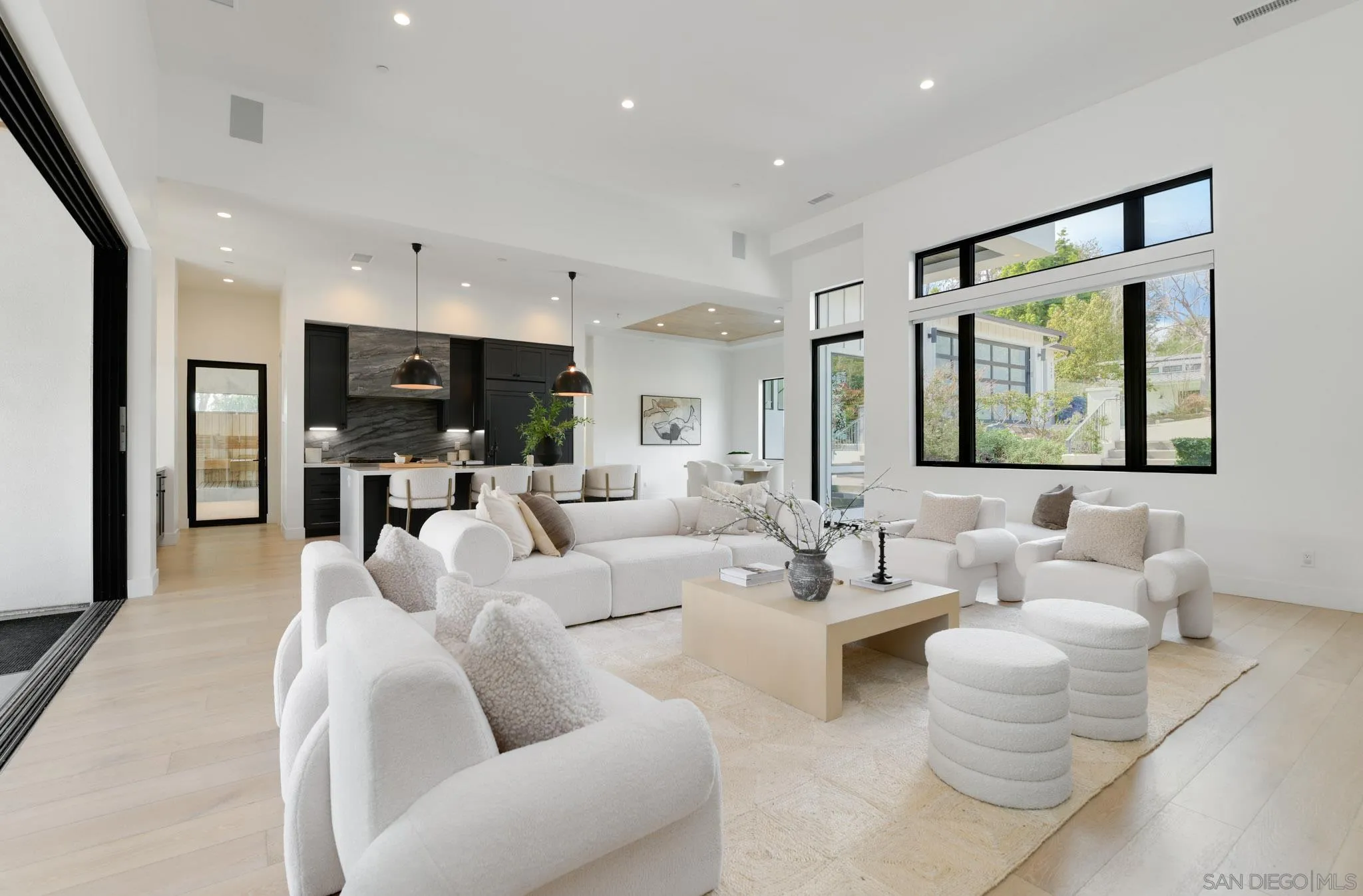 https://cdn.realtyfeed.com/cdn/127/260005405/948a660f80a21a985bd8133df8023c27.webp