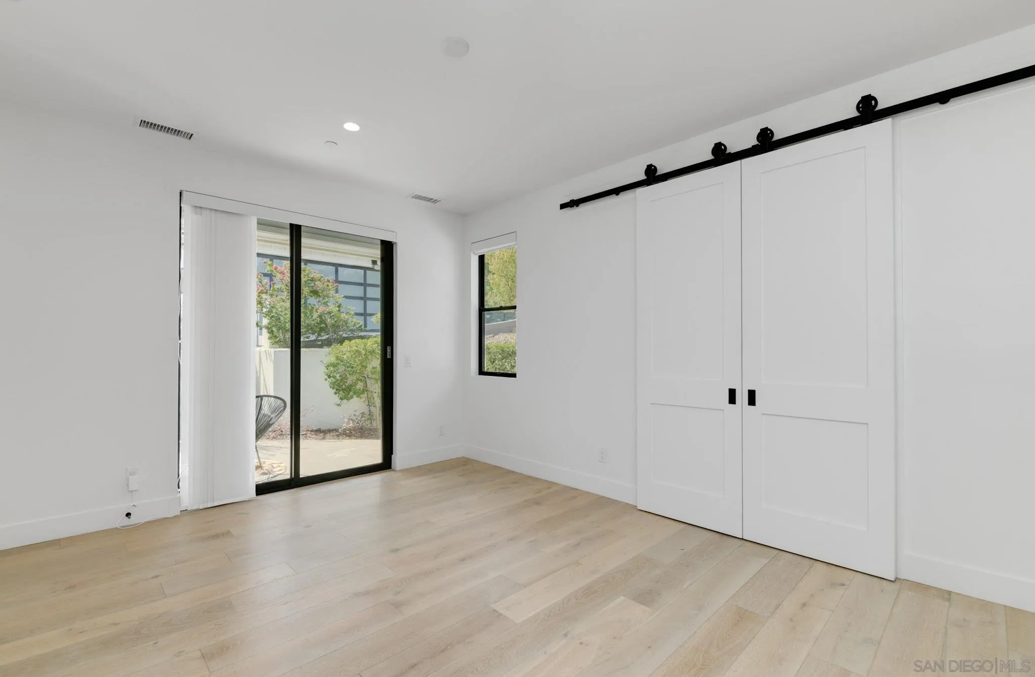 https://cdn.realtyfeed.com/cdn/127/260005405/bc38b905ba32643145b9320801f426f5.webp