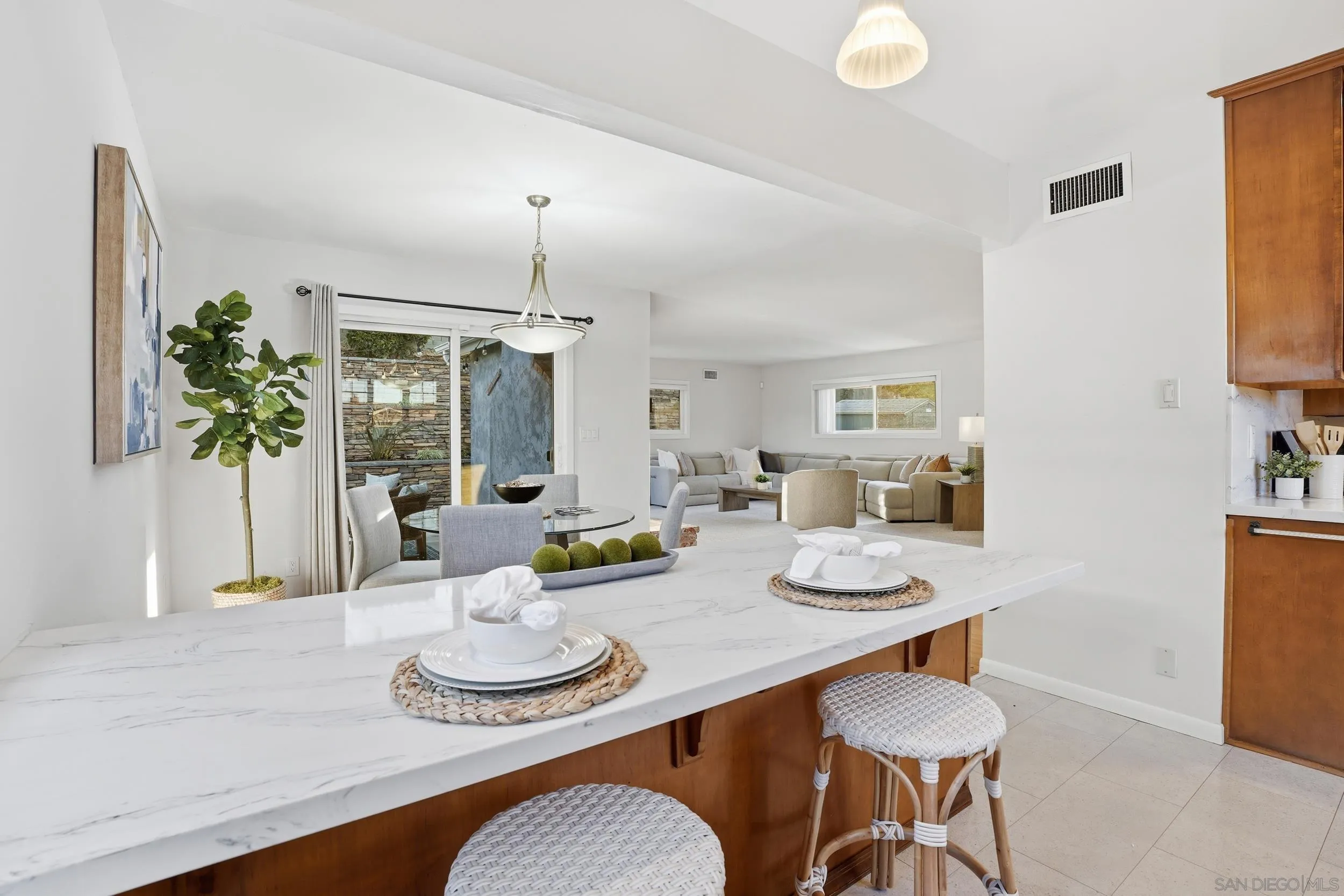 https://cdn.realtyfeed.com/cdn/127/260005409/a360e30b2755b58b6e884320d7d114bf.webp