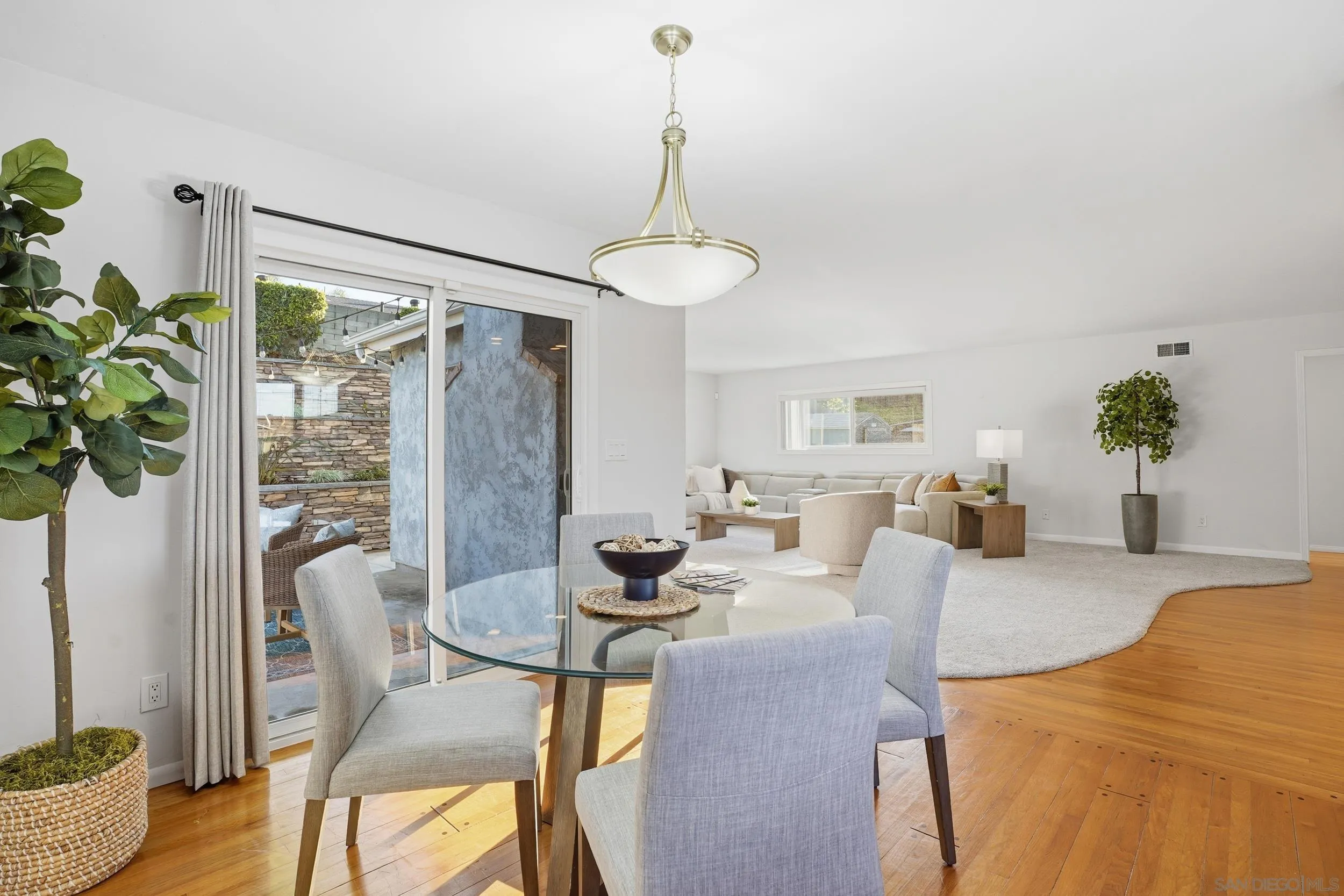 https://cdn.realtyfeed.com/cdn/127/260005409/ec5e3f0b921750c52b254cbe18fcc26e.webp