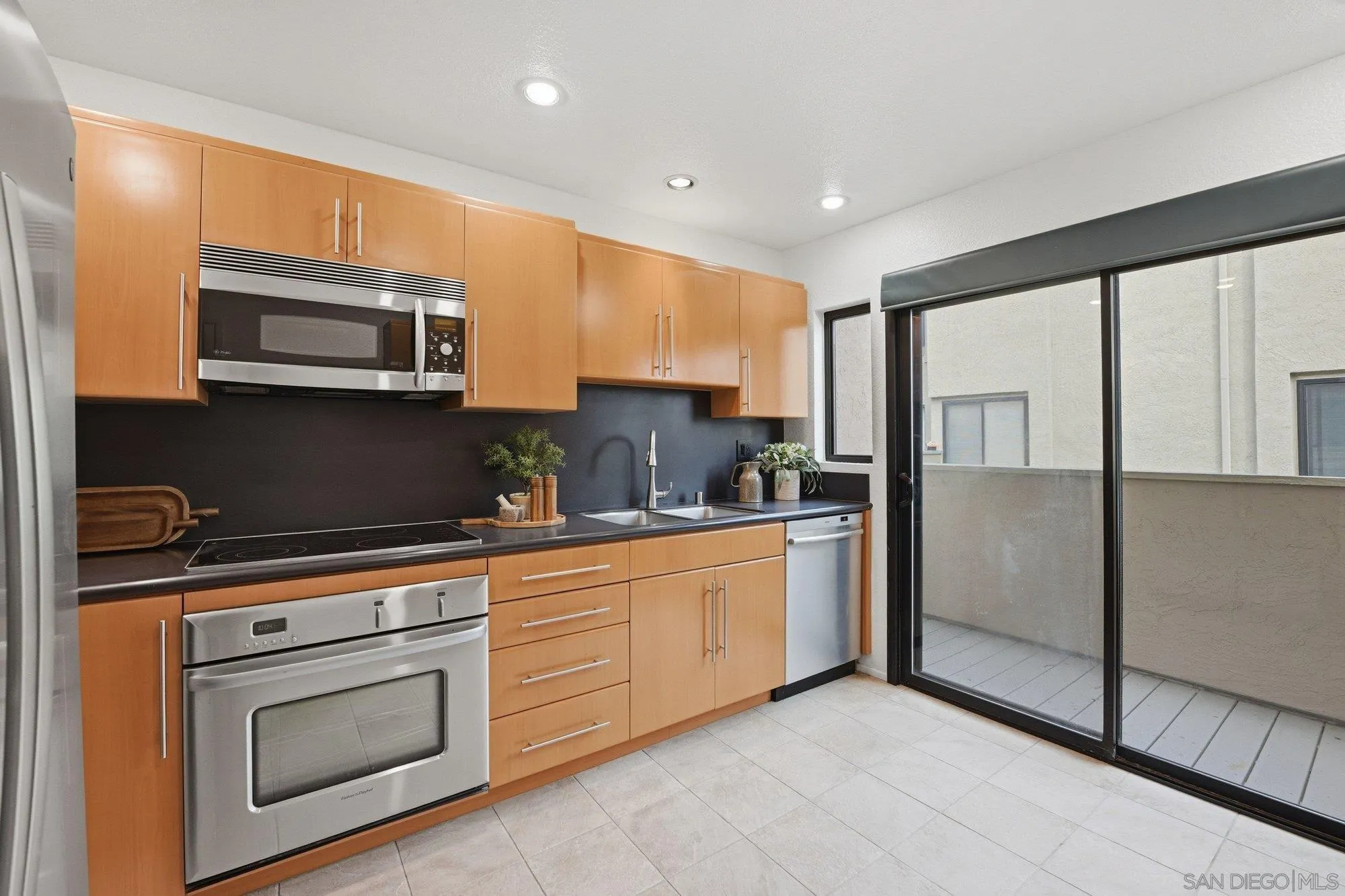 https://cdn.realtyfeed.com/cdn/127/260005410/f951487dcdfe26f96b2c8dd1c2286ef3.webp