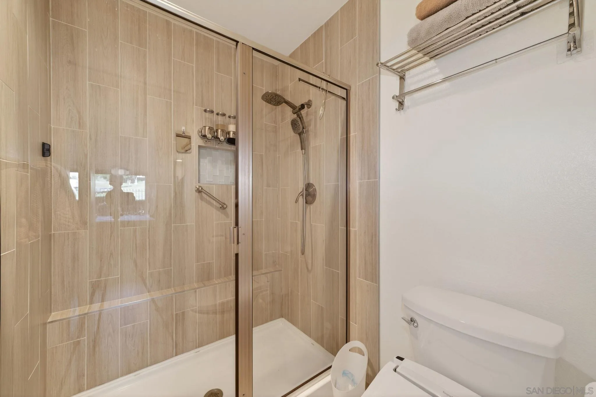 https://cdn.realtyfeed.com/cdn/127/260005433/6bd643f704bac9ab35341388f79234c1.webp