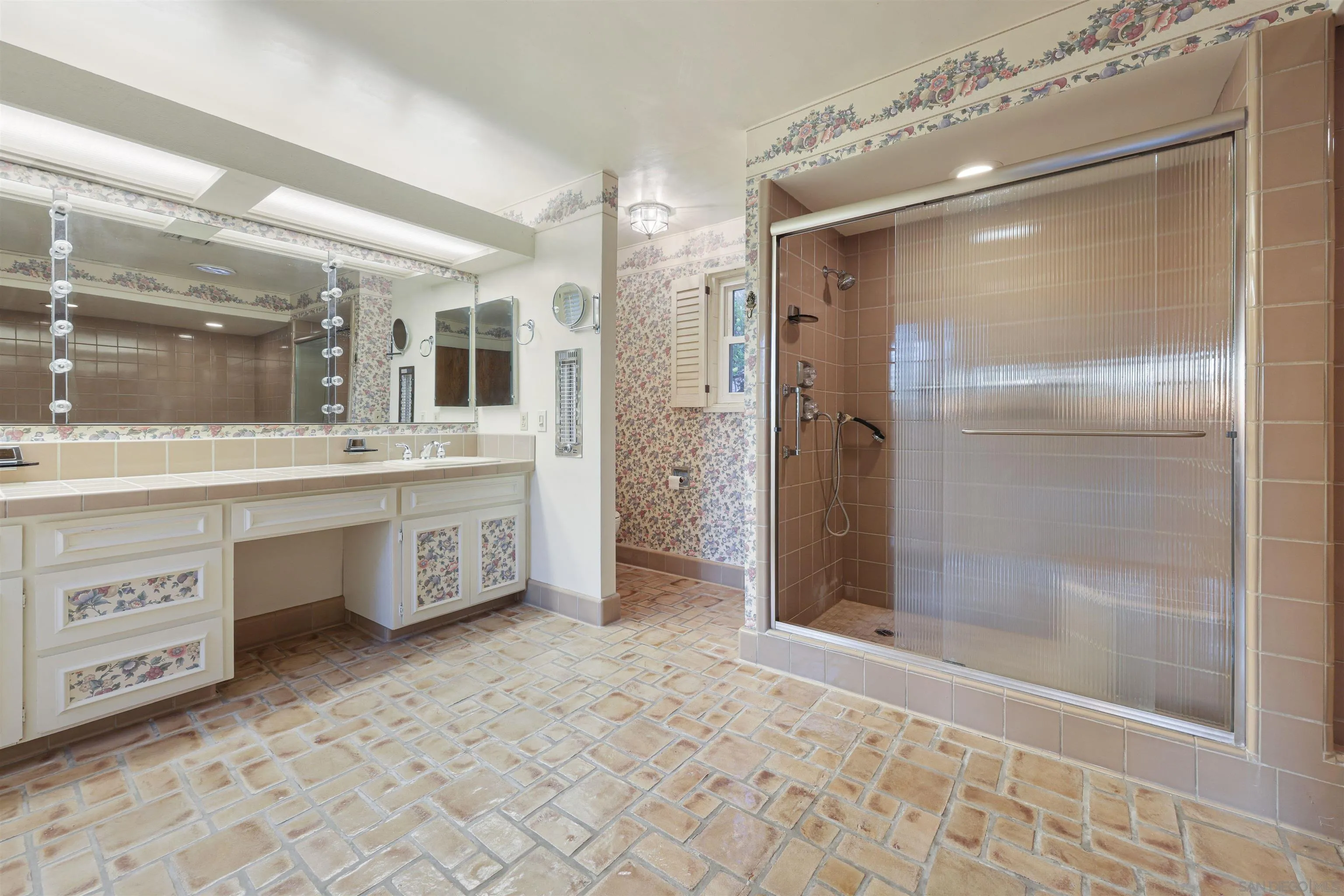 https://cdn.realtyfeed.com/cdn/127/260005434/35521744f04a96d3d93423ea87eb21b7.webp