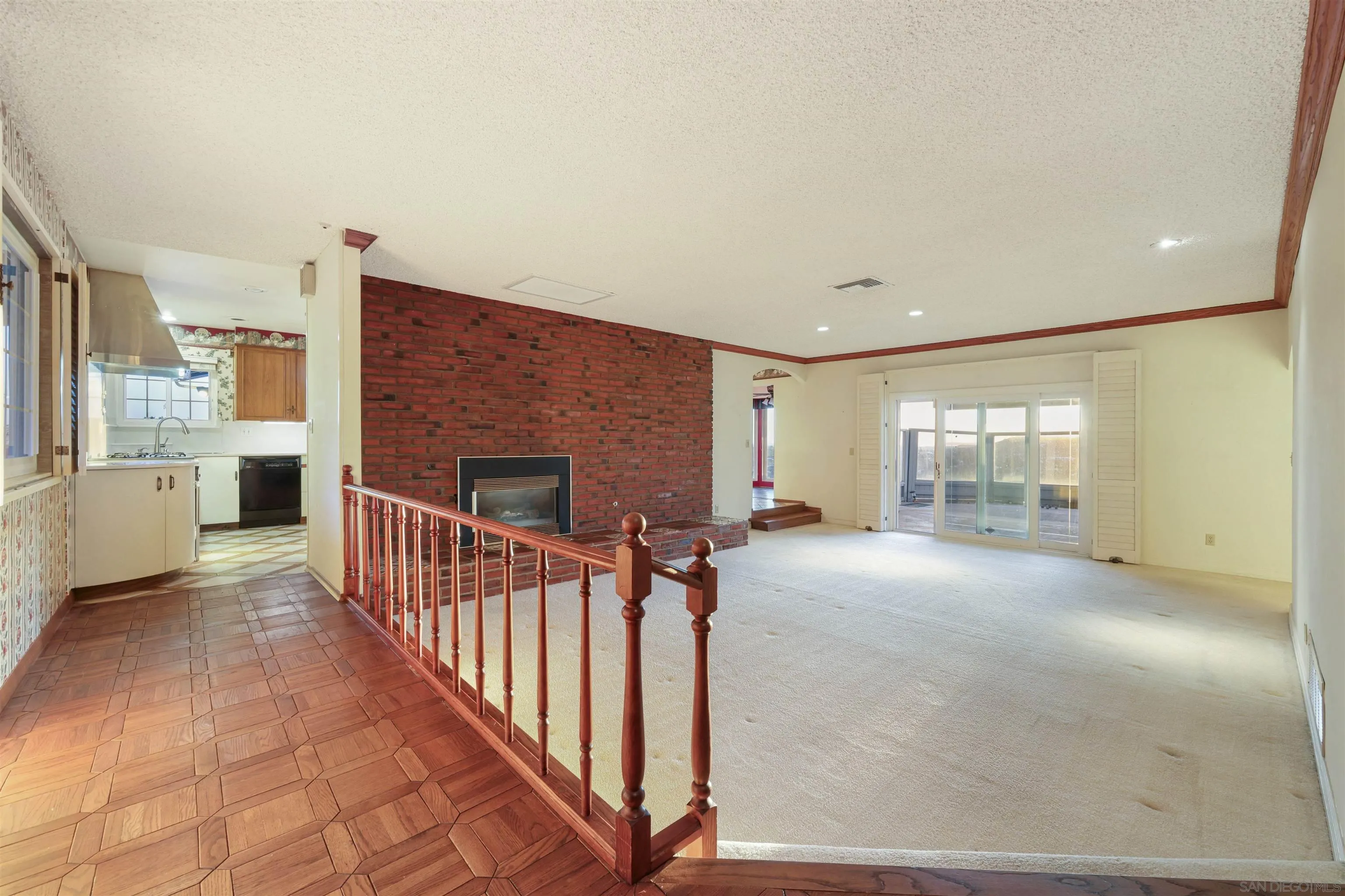 https://cdn.realtyfeed.com/cdn/127/260005434/7573206aa17e8026c5f9cdf375ffaf01.webp