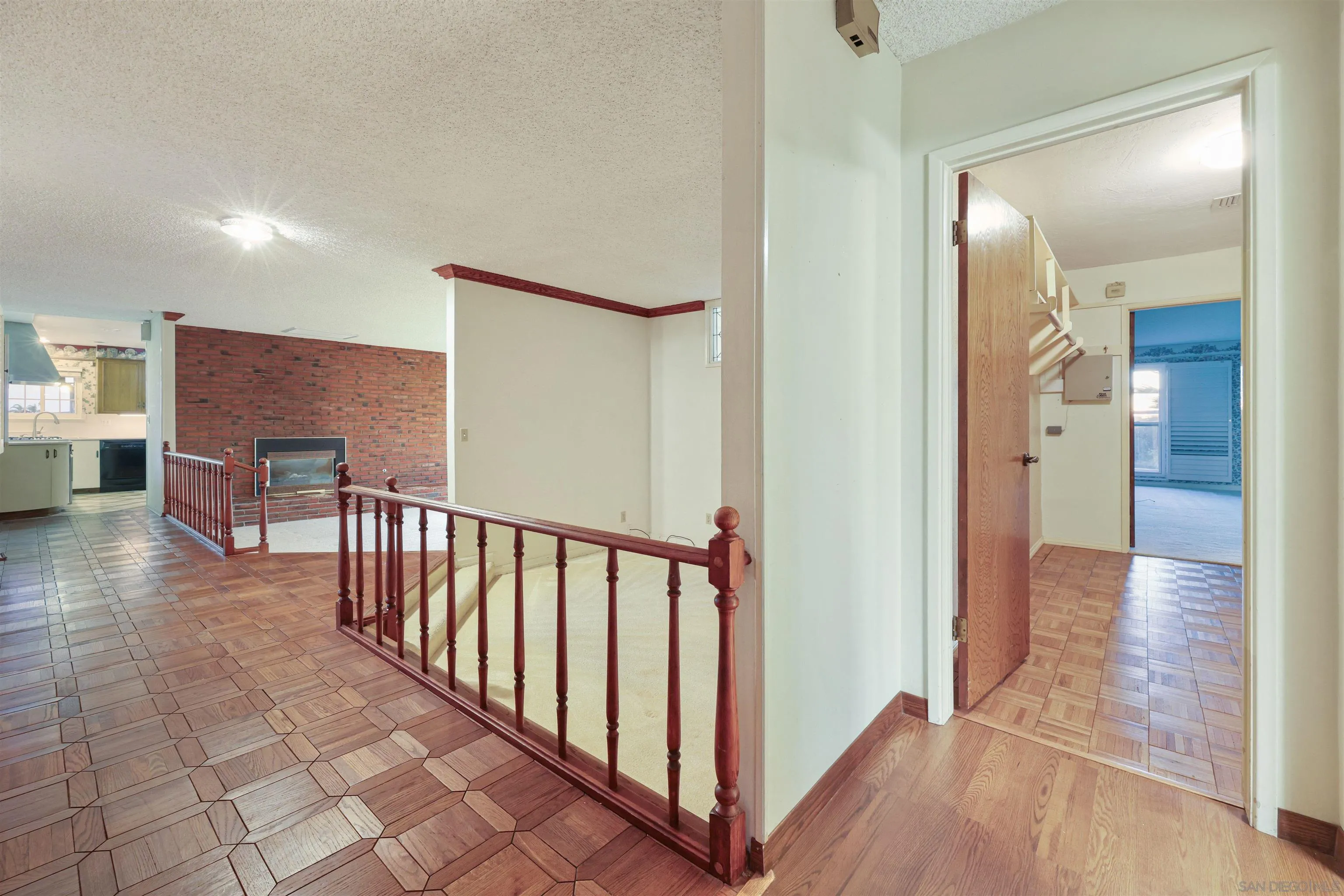 https://cdn.realtyfeed.com/cdn/127/260005434/ca9c0ea80e65871fe42d6b4681240785.webp