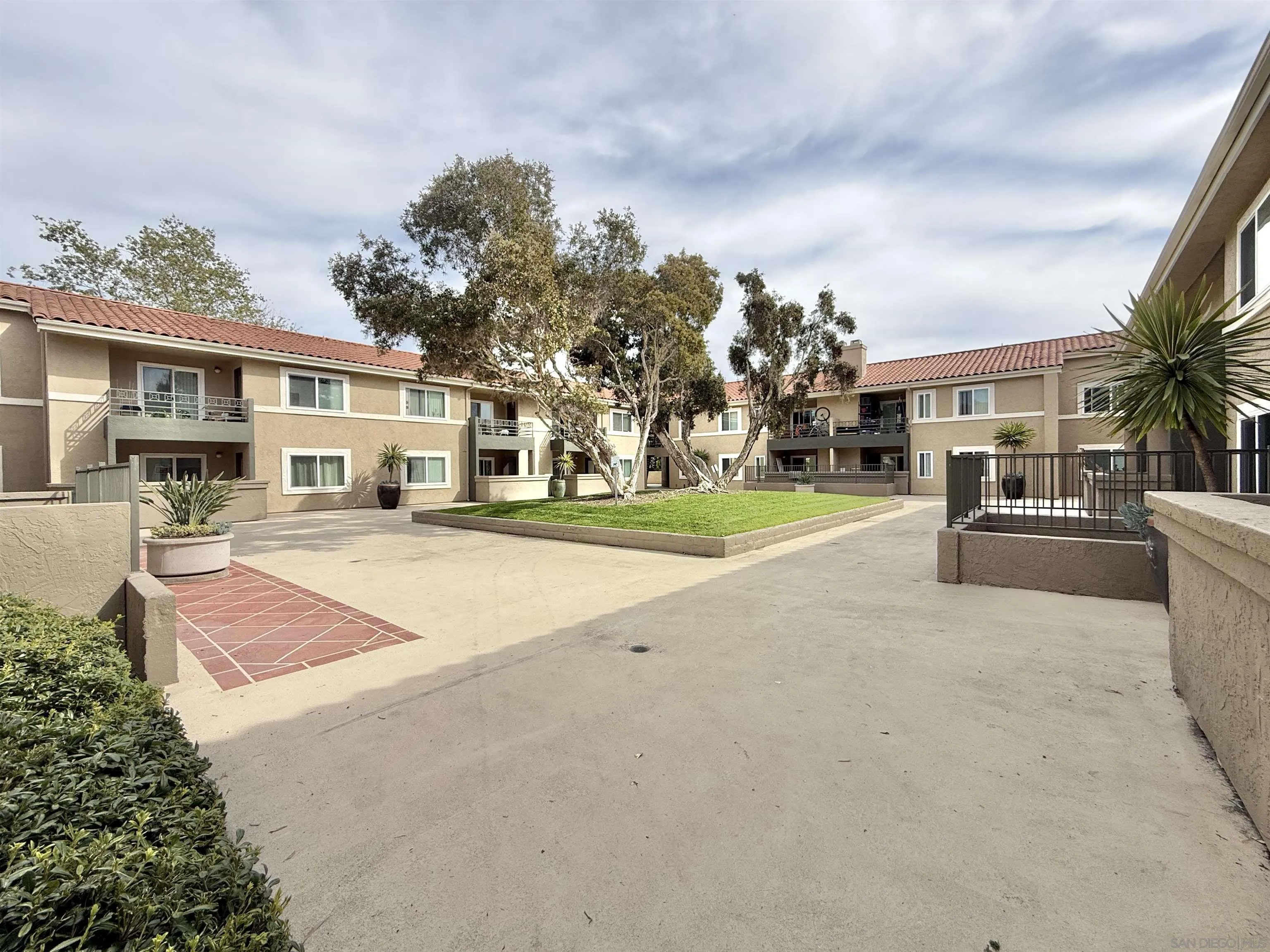 https://cdn.realtyfeed.com/cdn/127/260005435/db5195c4547cb17c8ae67486642aff86.webp