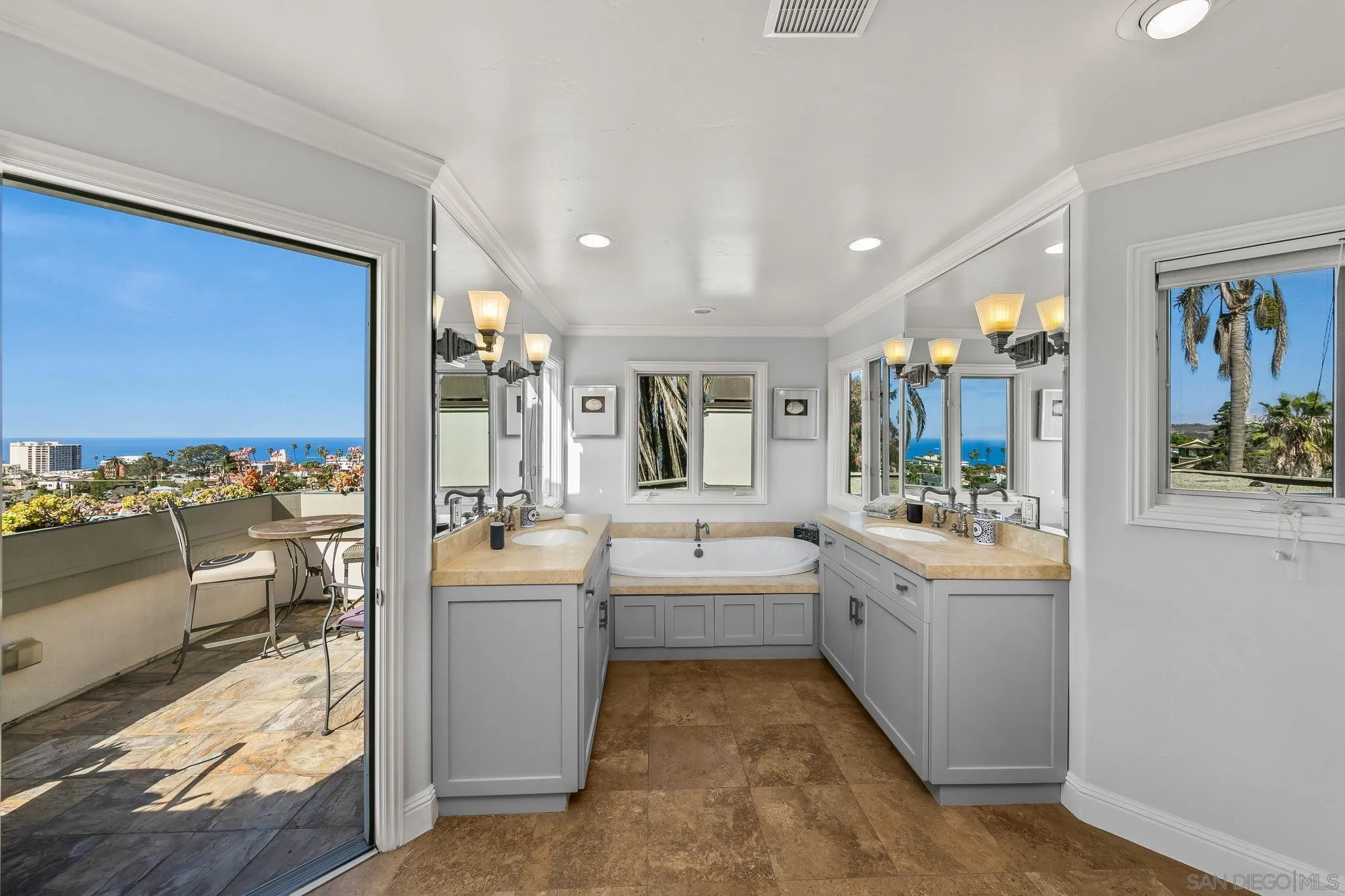 https://cdn.realtyfeed.com/cdn/127/260005438/e1d780189609233bc4d087fc7961b191.webp