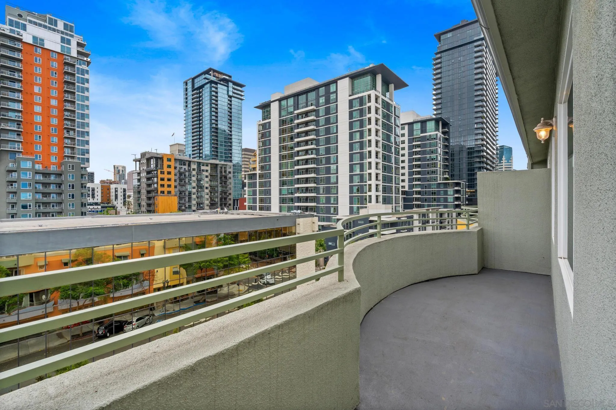 https://cdn.realtyfeed.com/cdn/127/260005440/967b4a68b326310e84acad52fbea1329.webp