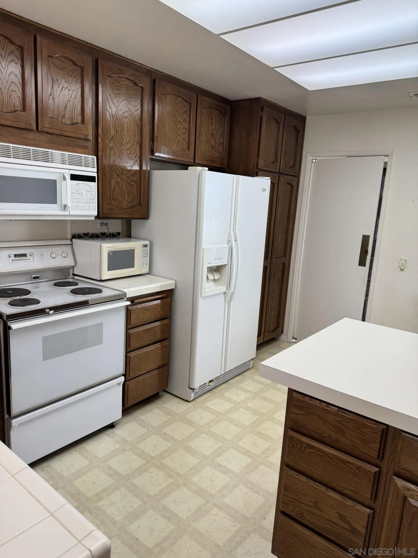 https://cdn.realtyfeed.com/cdn/127/260005455/ca87b3f23ab62b7e05ce30233104277c.webp