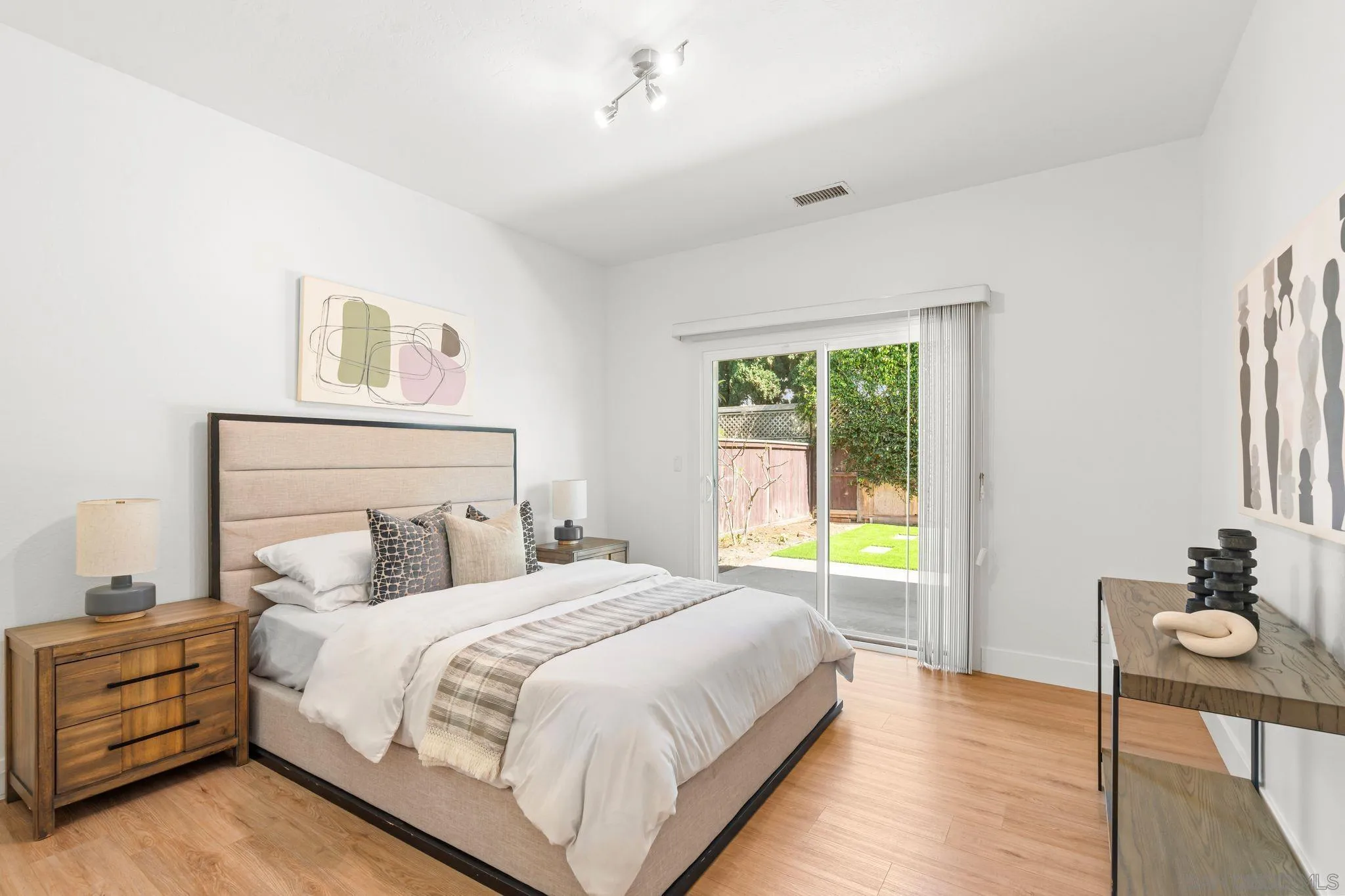 https://cdn.realtyfeed.com/cdn/127/260005458/4d281518d1732756a58a2ceb690d988f.webp