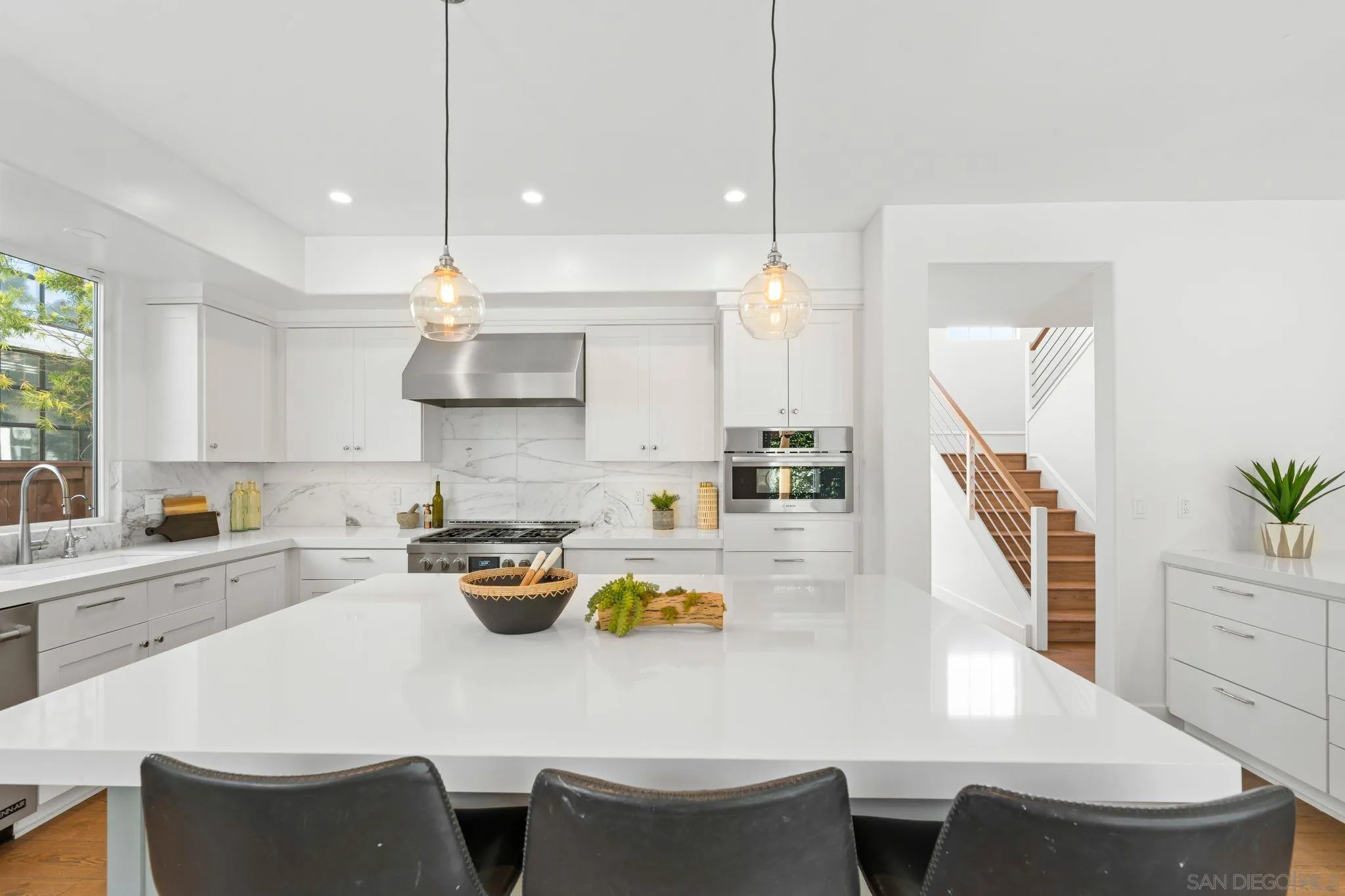 https://cdn.realtyfeed.com/cdn/127/260005458/529056094075196525648e78ae45cee2.webp