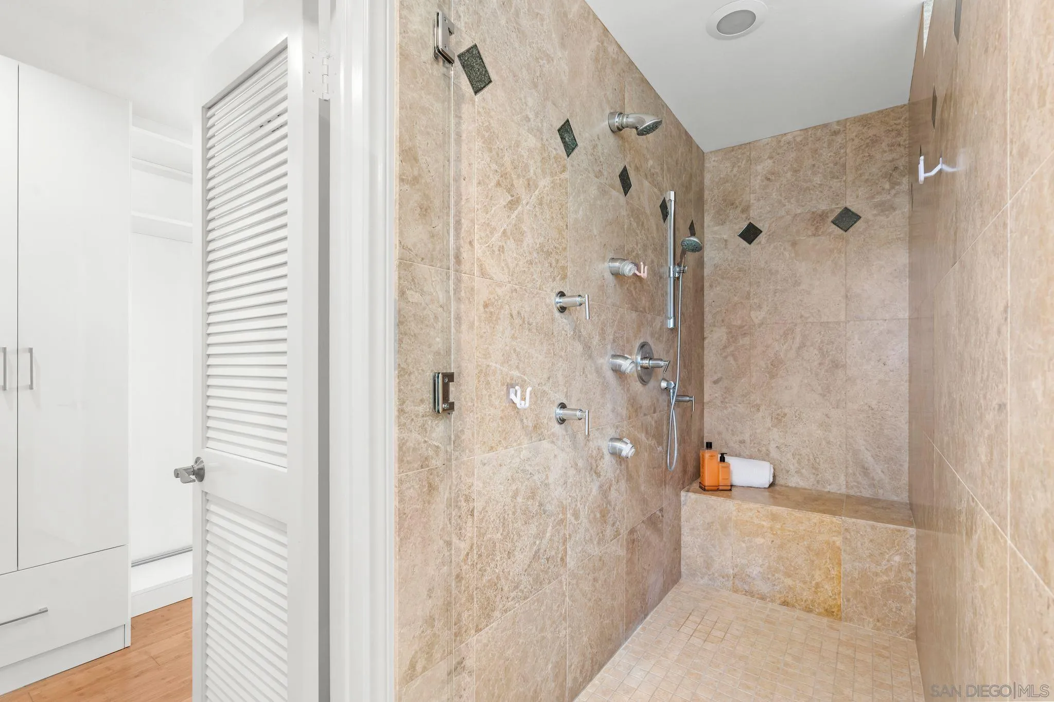 https://cdn.realtyfeed.com/cdn/127/260005458/c4b37092c293a7d6917d13b3b9cfa10b.webp
