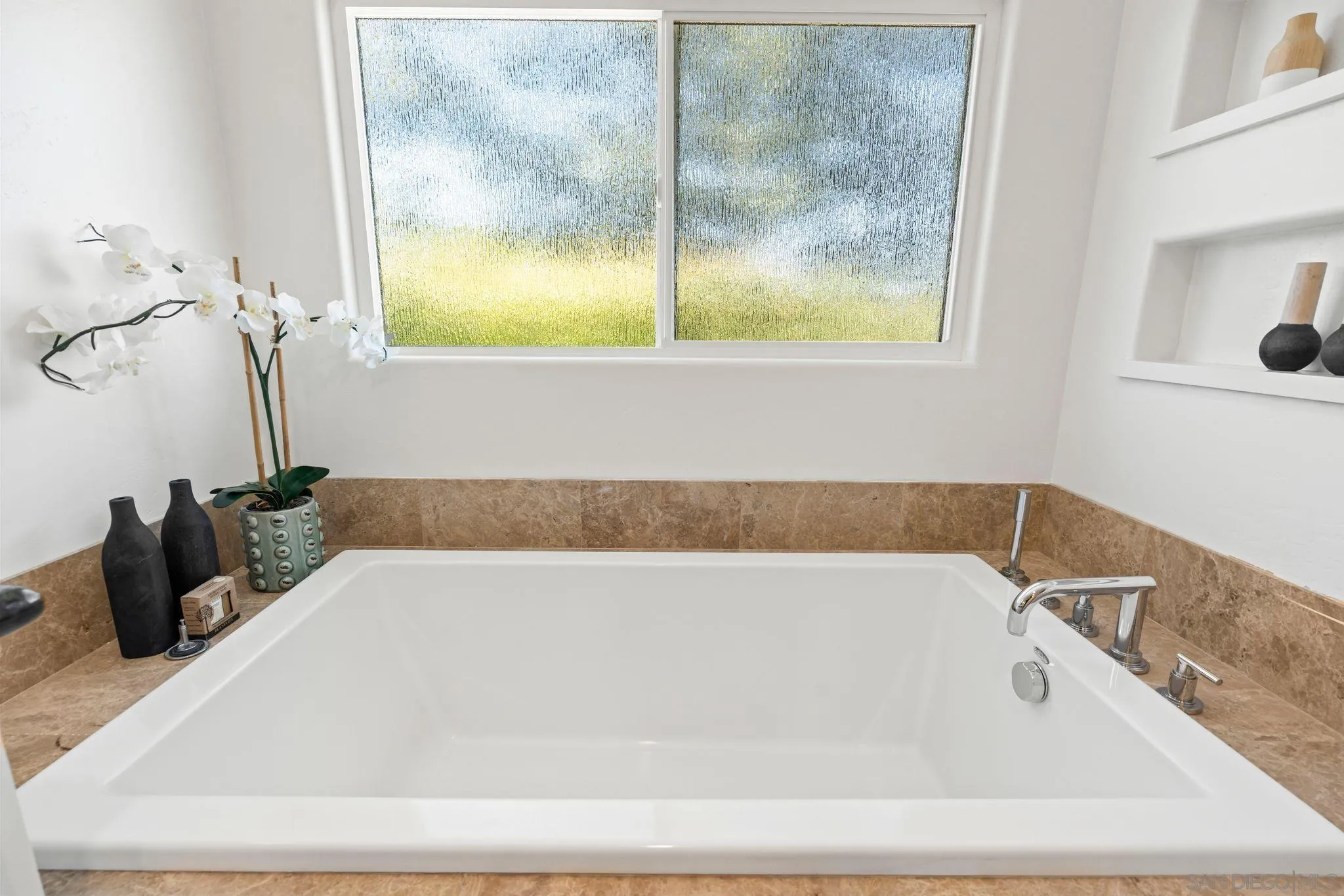 https://cdn.realtyfeed.com/cdn/127/260005458/e386e242eb9ad17831d9a0603866a46b.webp