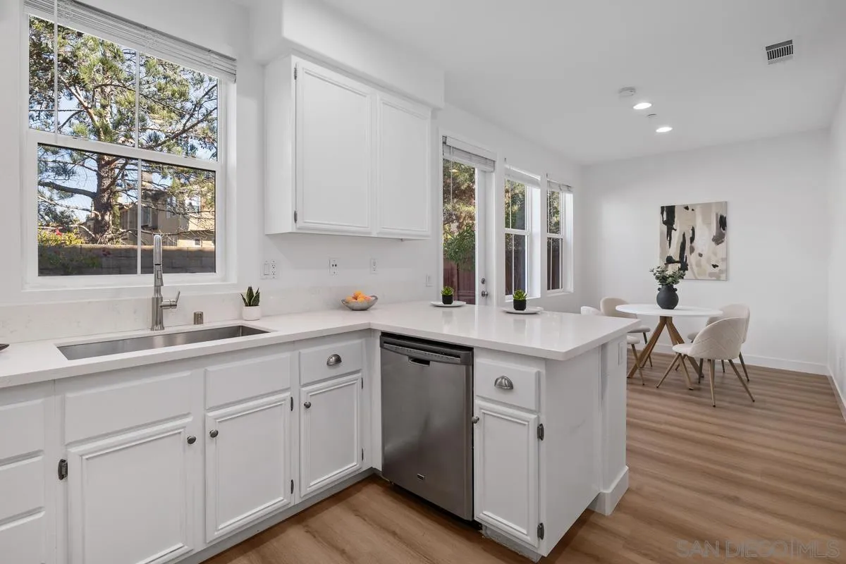 https://cdn.realtyfeed.com/cdn/127/260005463/7554b9217d85415730028e5a3cb9e599.webp