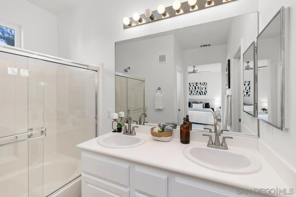 https://cdn.realtyfeed.com/cdn/127/260005463/877402a2fa3d4ca459421434e7cb6e24.webp