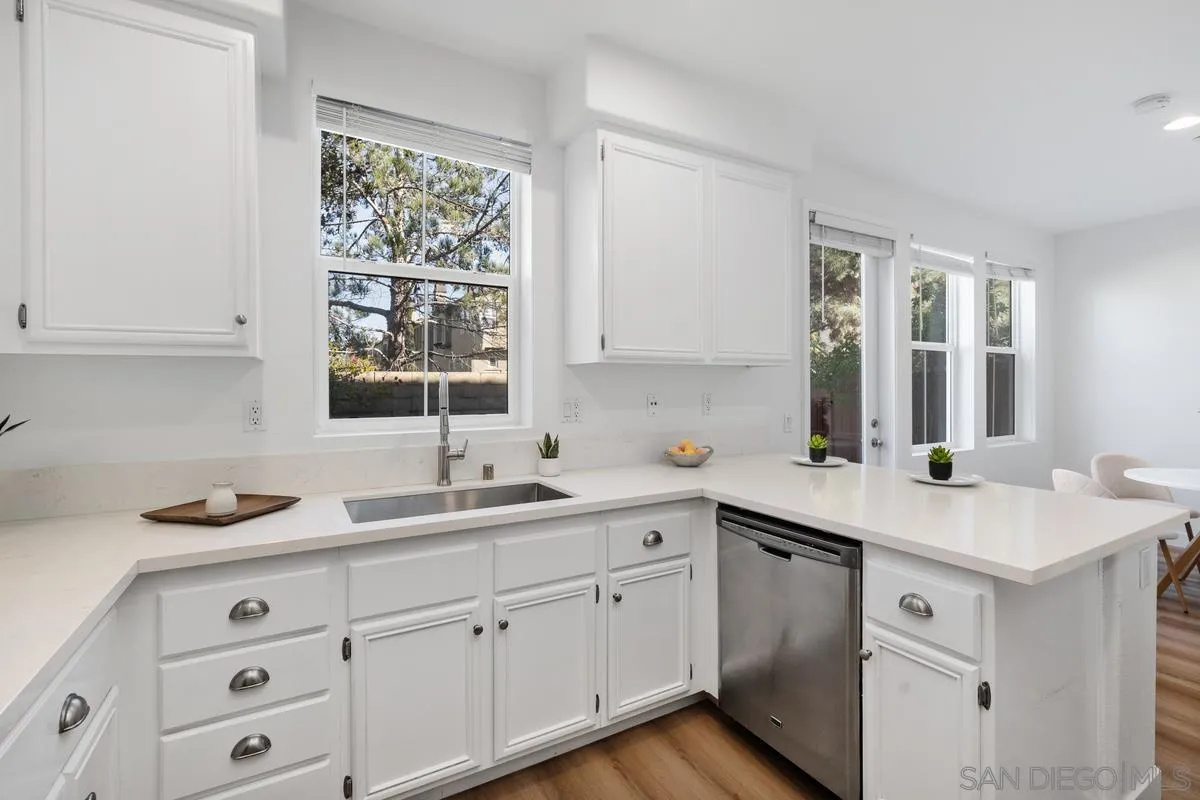 https://cdn.realtyfeed.com/cdn/127/260005463/957e1d42b1995f603c355224bbcb8c97.webp