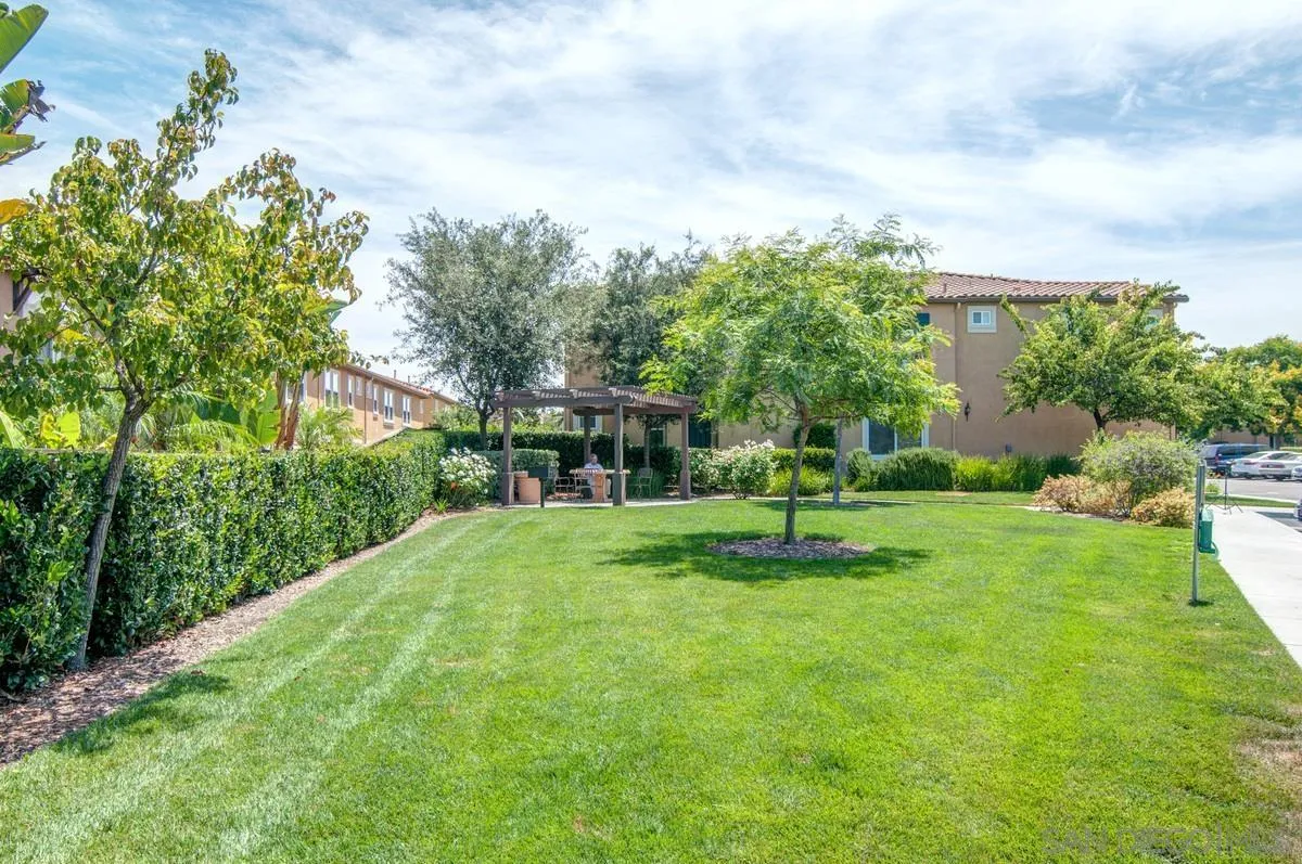 https://cdn.realtyfeed.com/cdn/127/260005463/b48a5c52db4c70a89f454998b63f4d43.webp